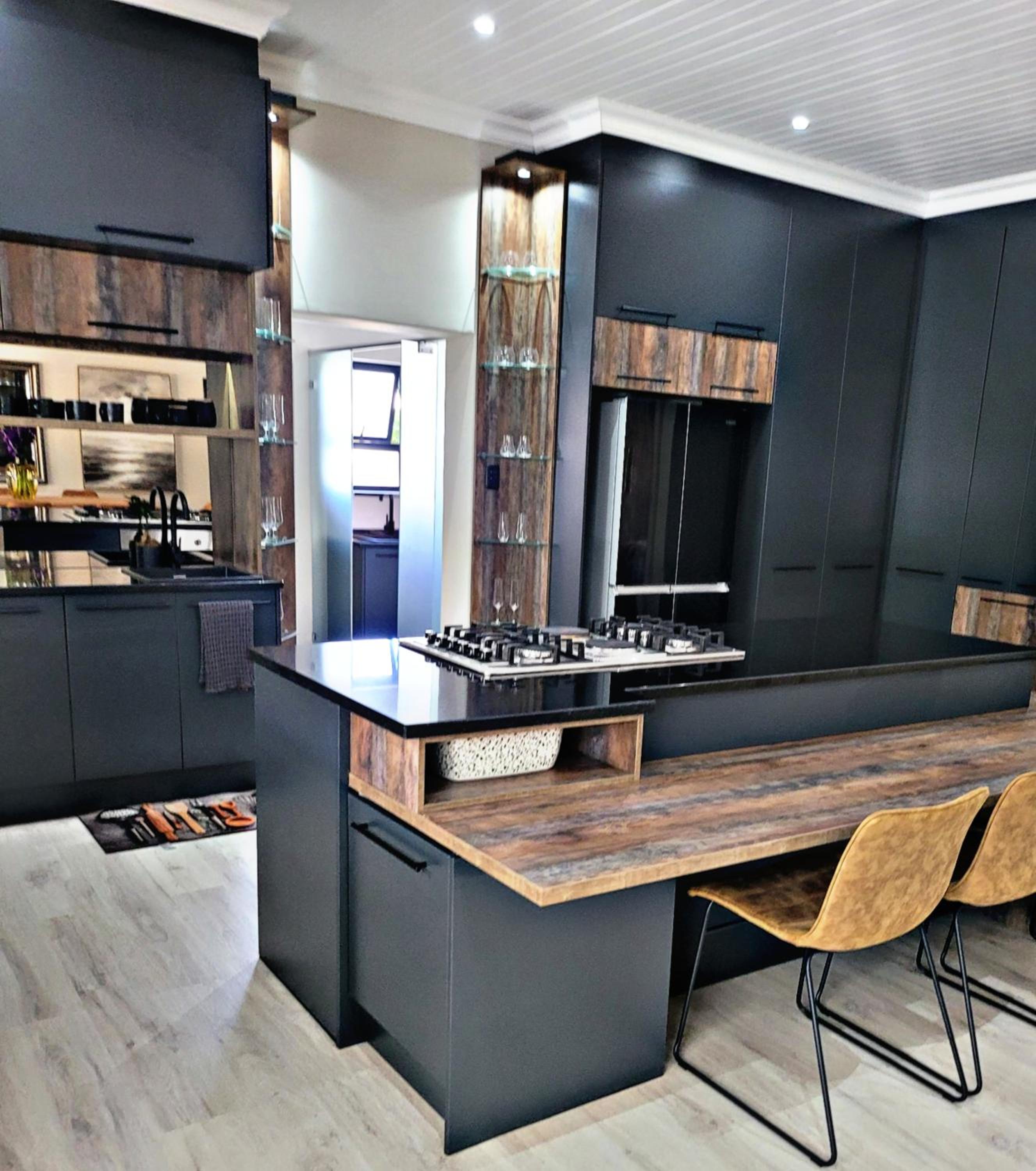 Four-Bedroom House - Photo 10