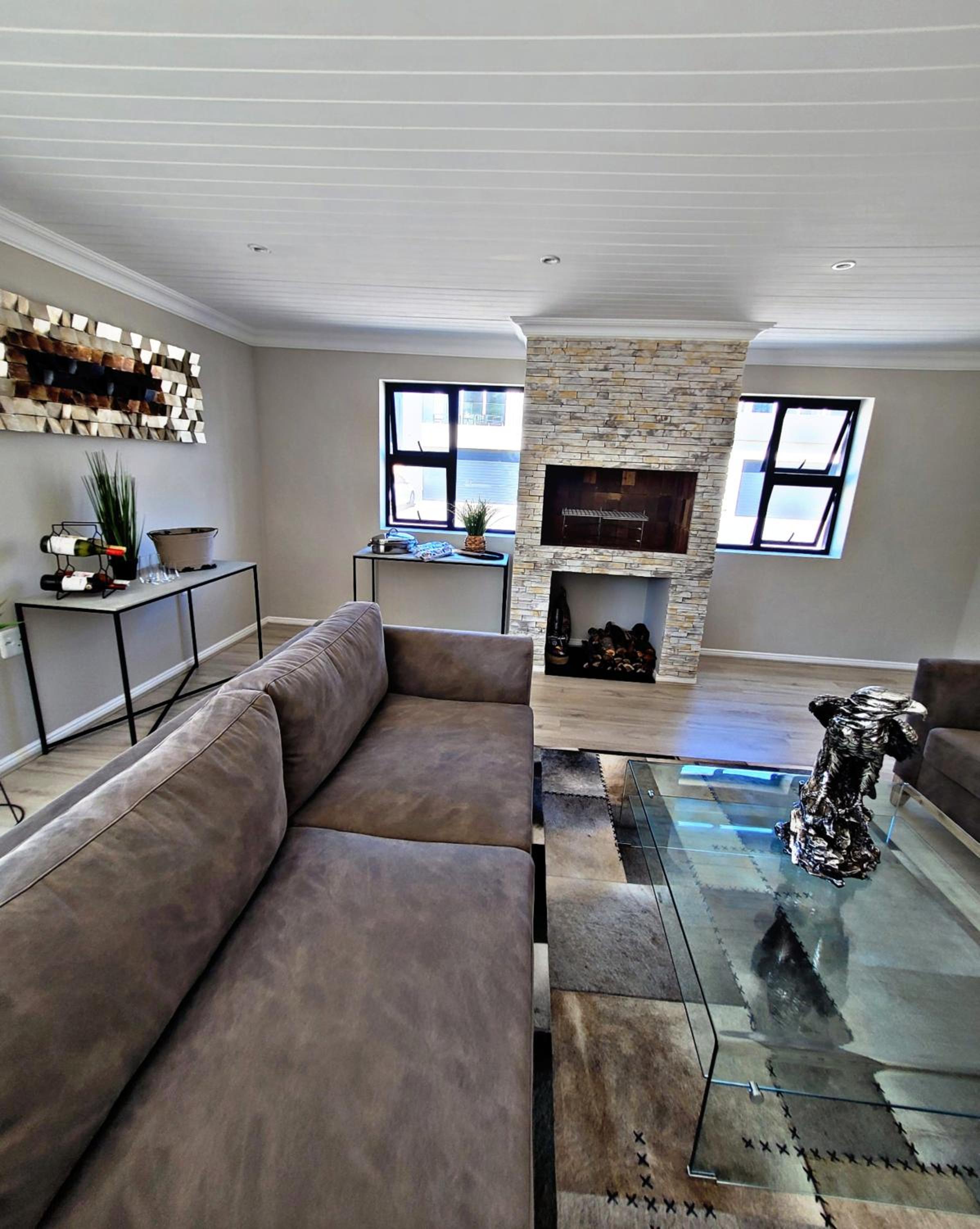 Four-Bedroom House - Photo 7