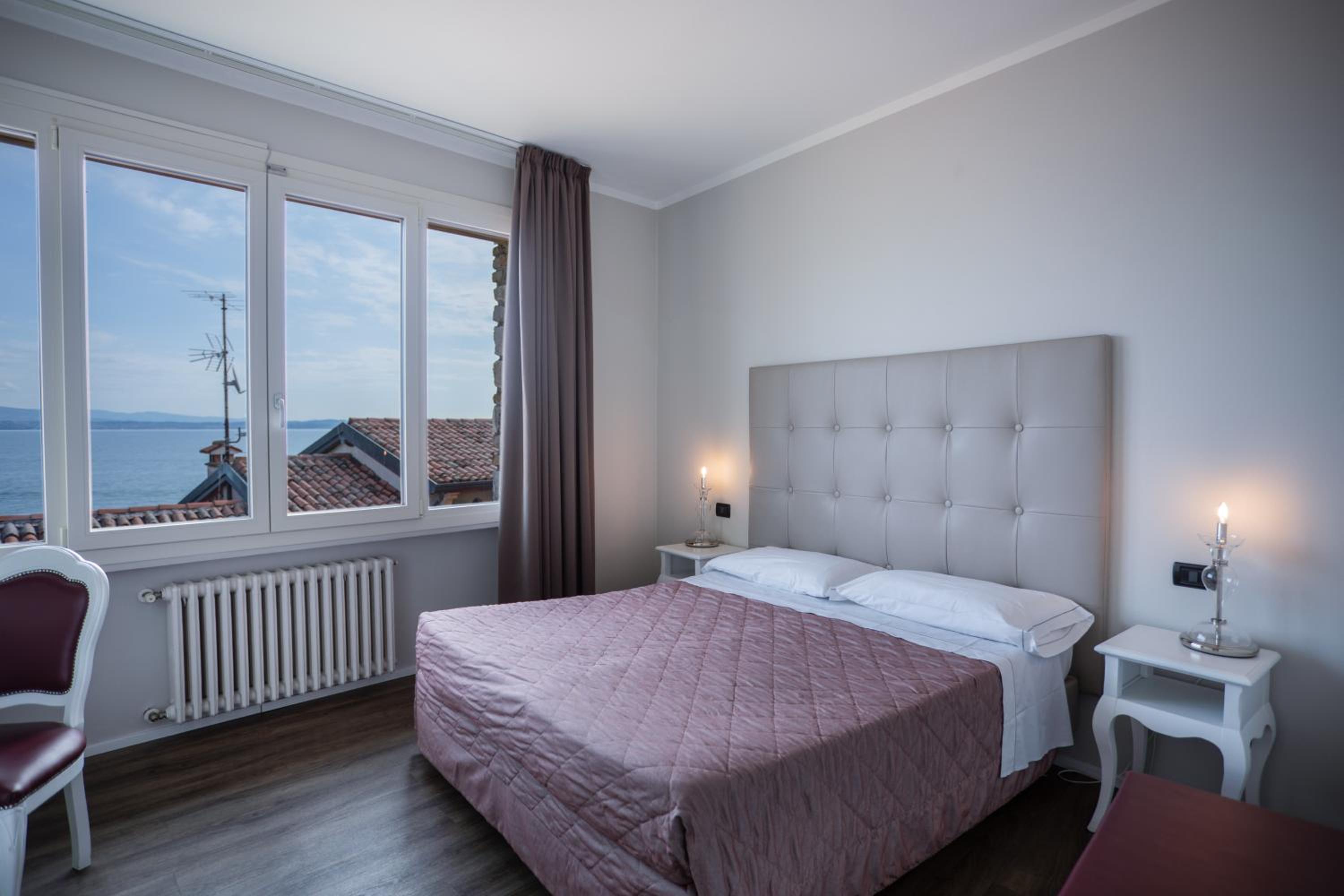 Double Room with Lake View photo 2