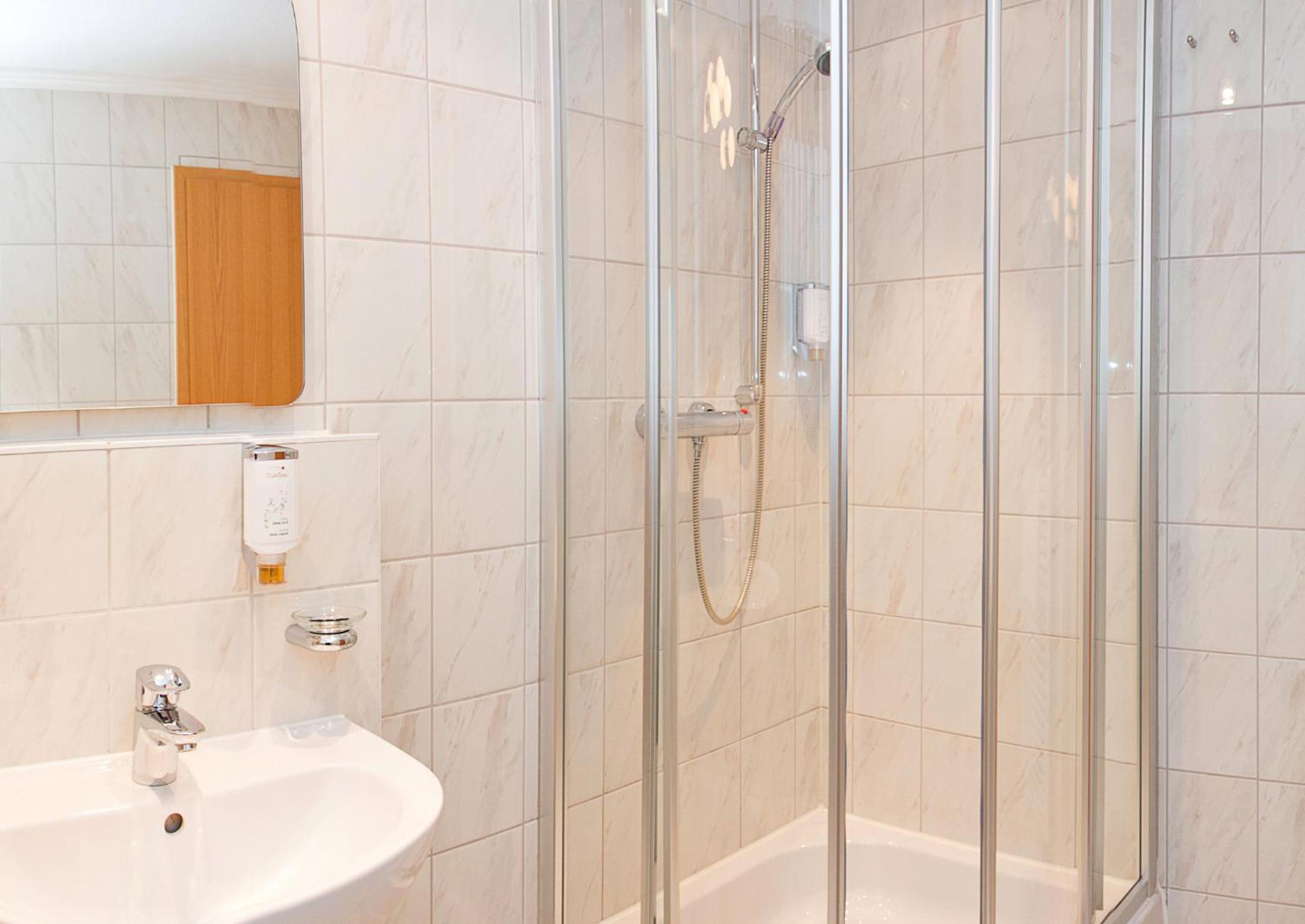 Standard Double Room - Photo 2