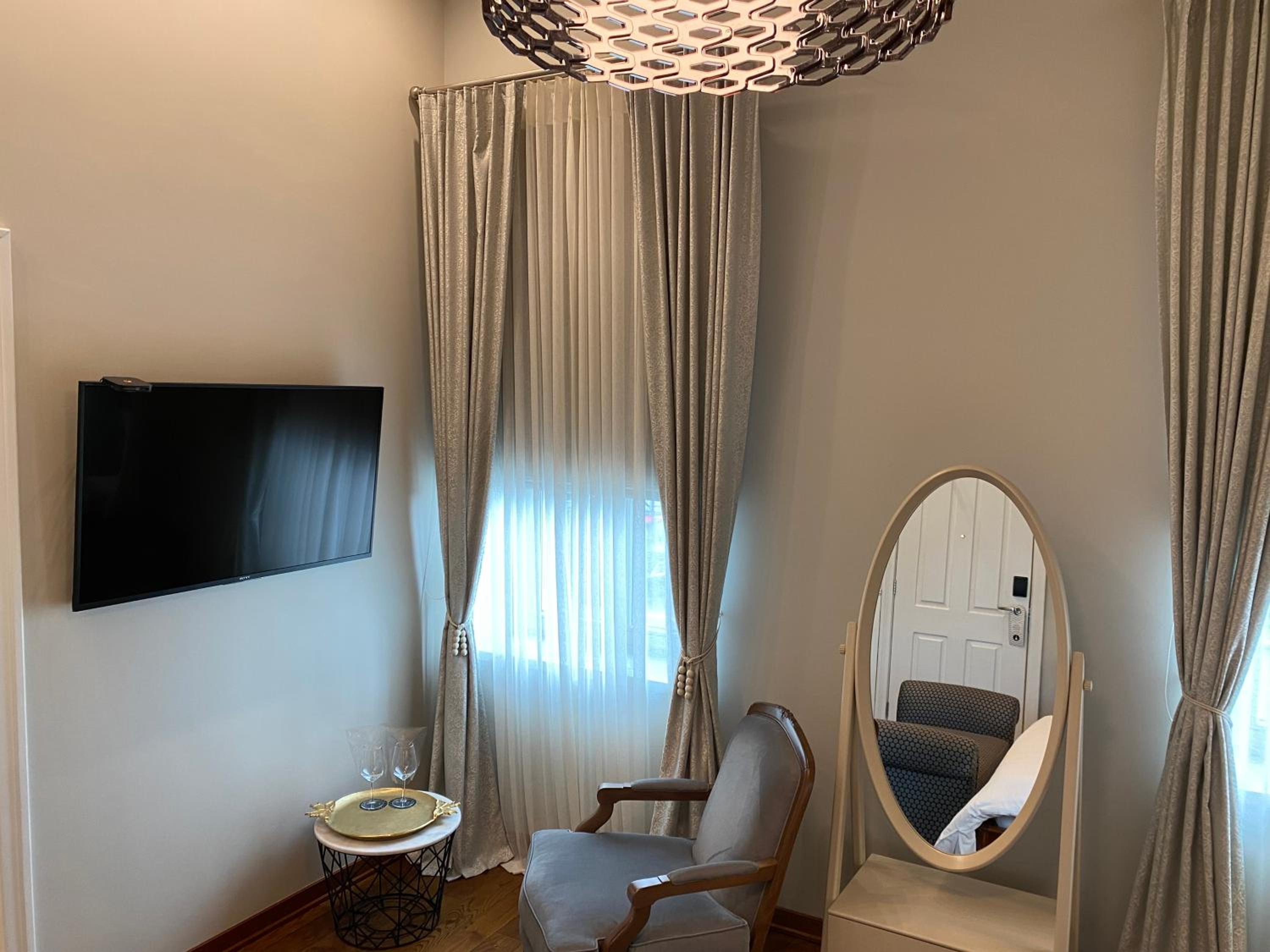 Deluxe King Studio - Ground Floor  - Photo 45