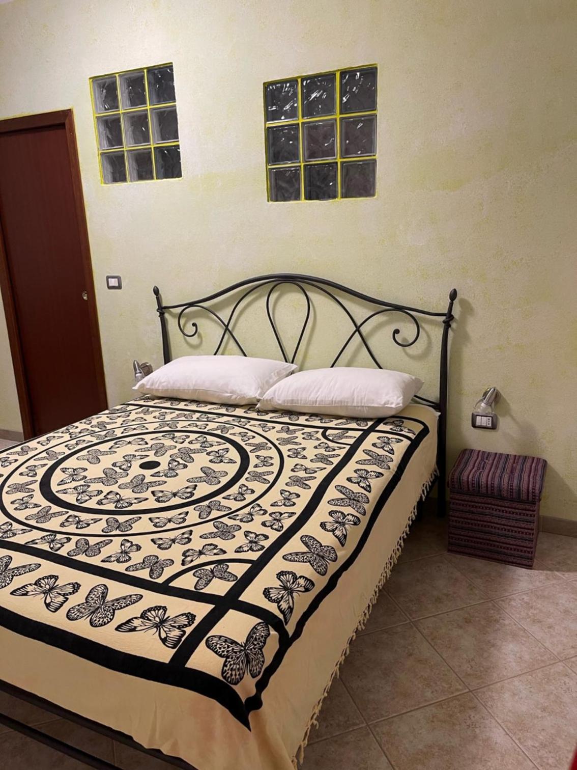 Double Room with Private Bathroom - Photo 54