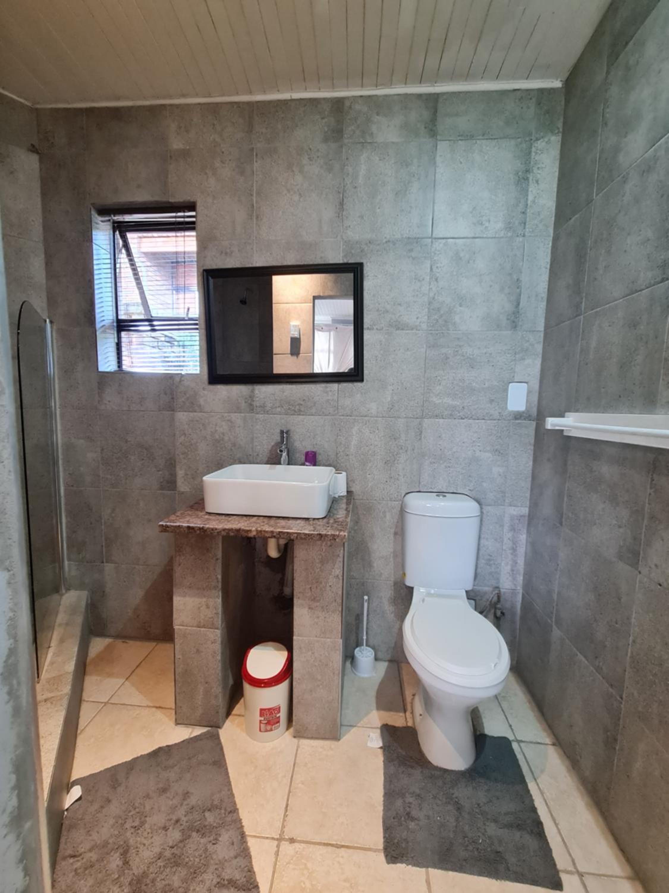 Double Room with Lake View - Photo 3