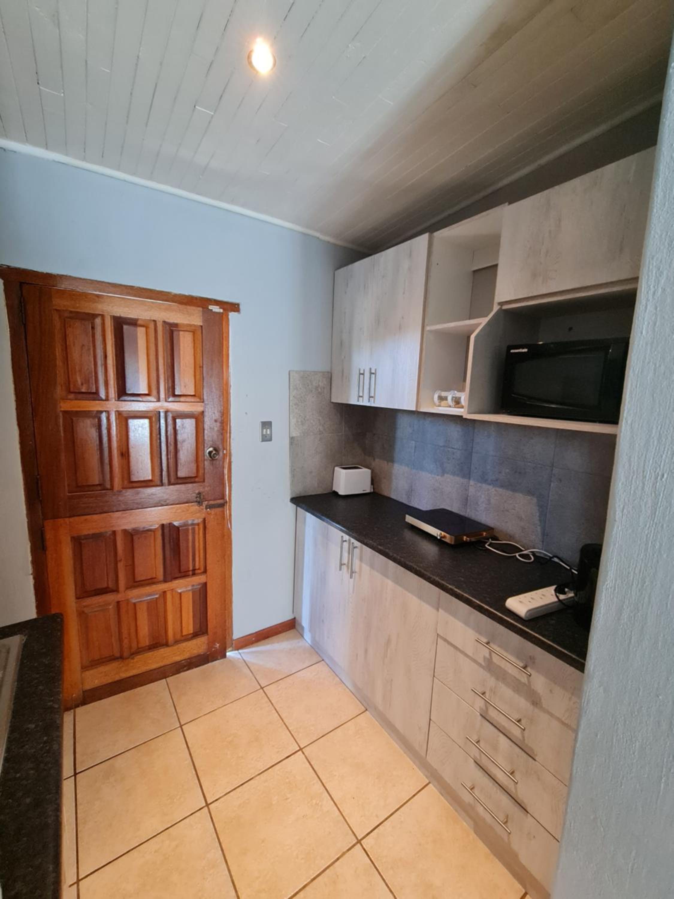 Double Room with Lake View - Photo 6