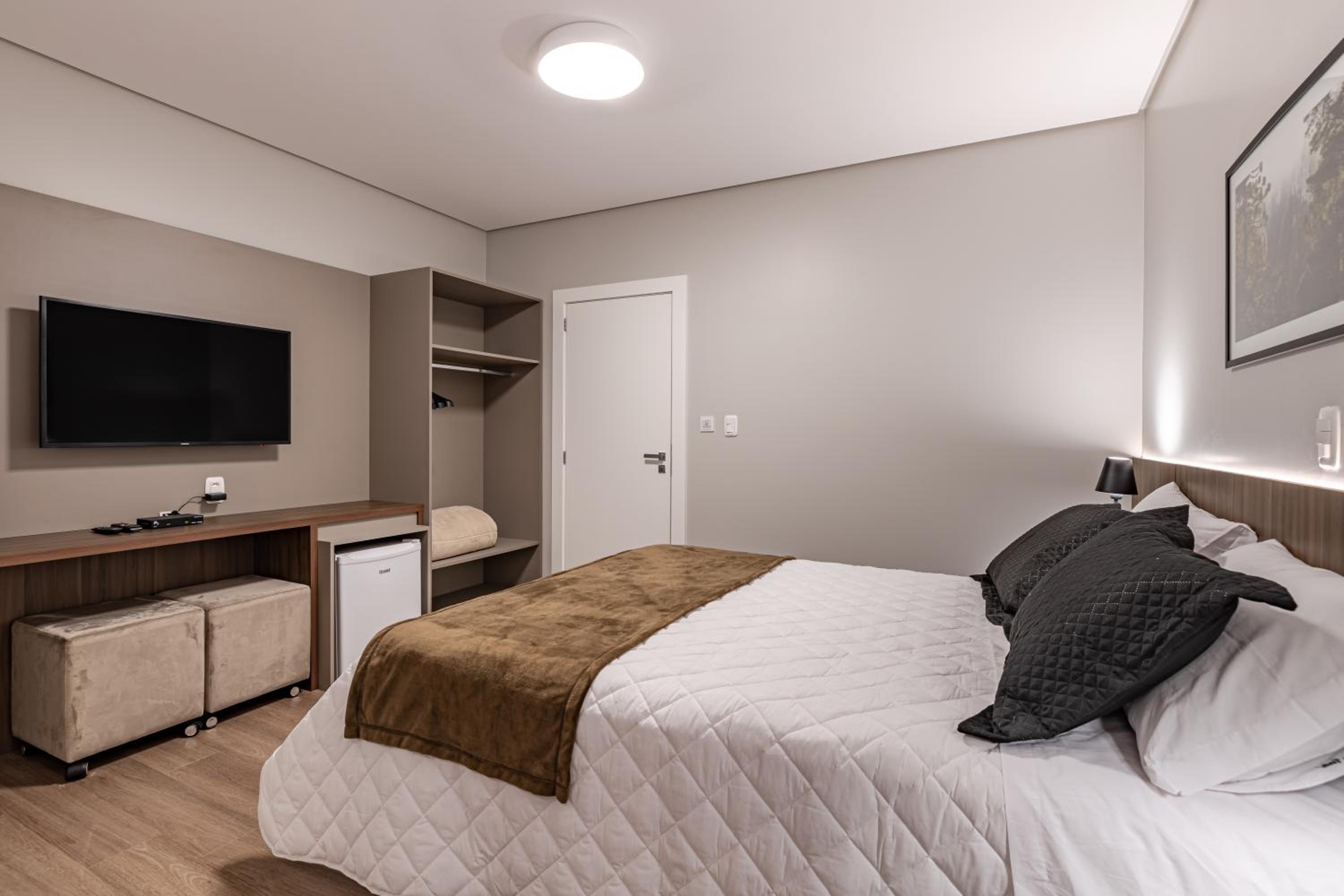 Two-Bedroom Apartment - Photo 2