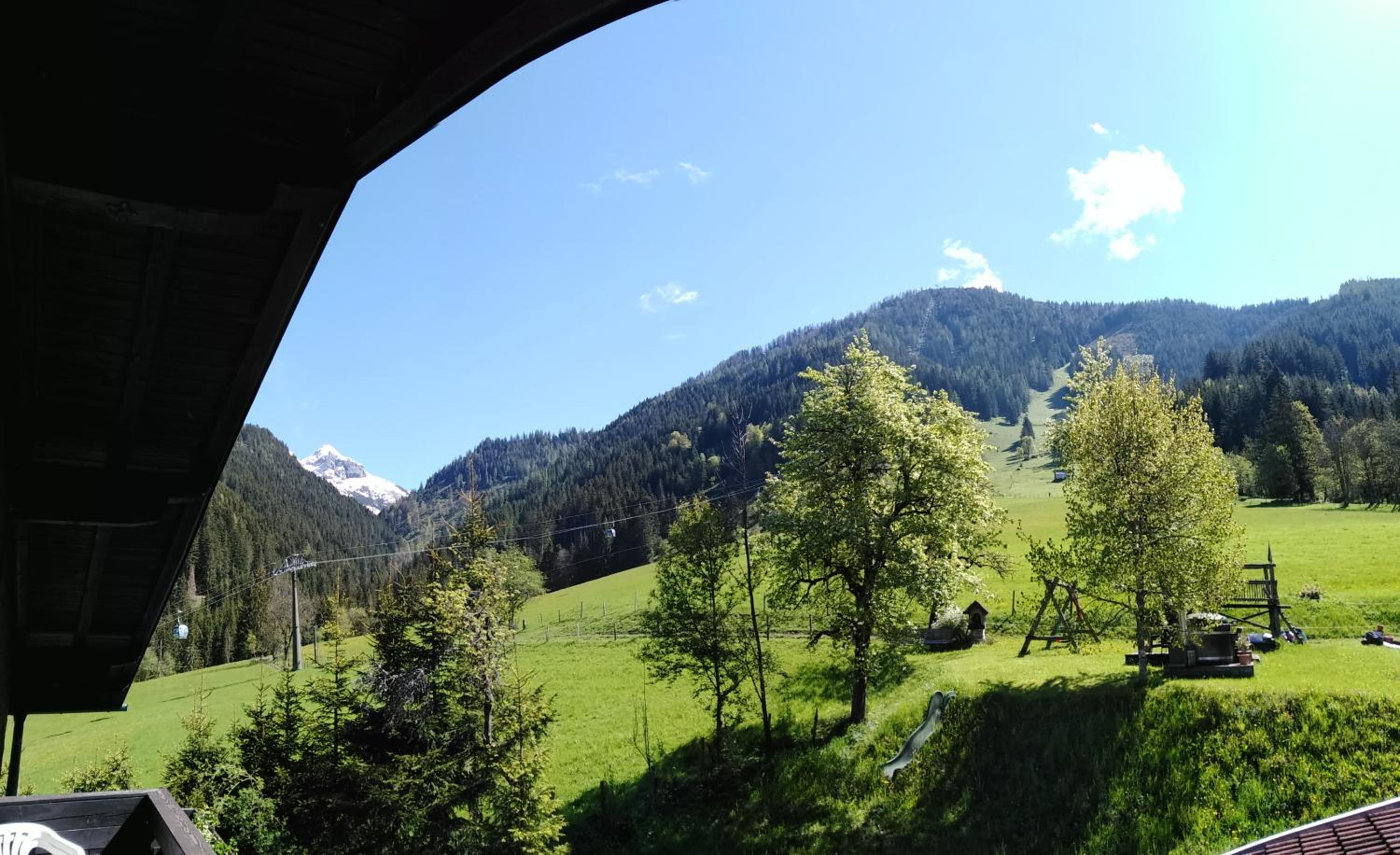 Apartment with Mountain View