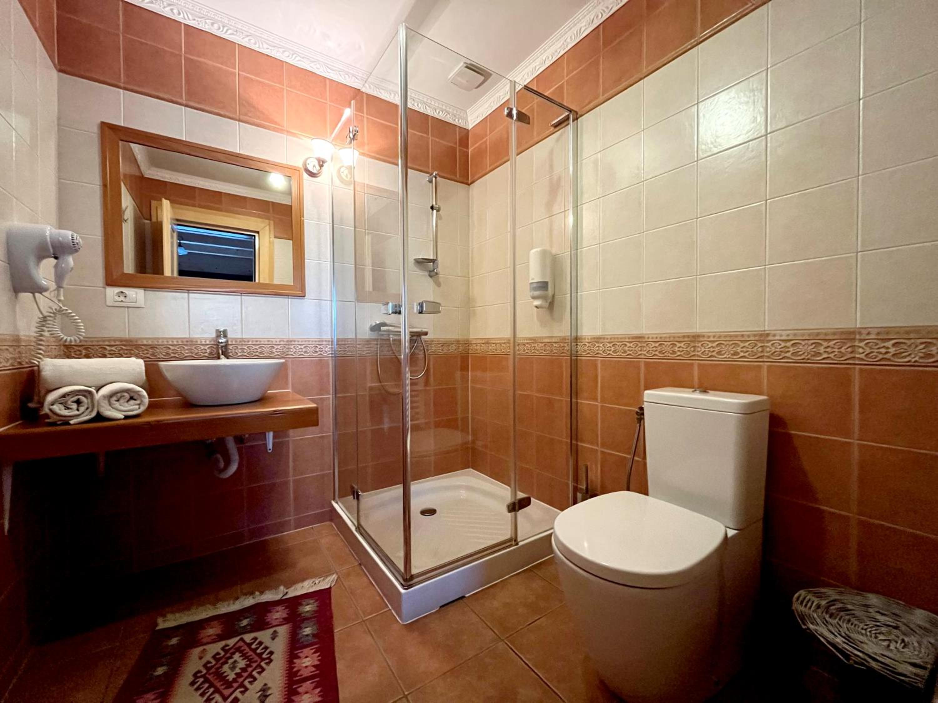 Double or Twin Room - Photo 3