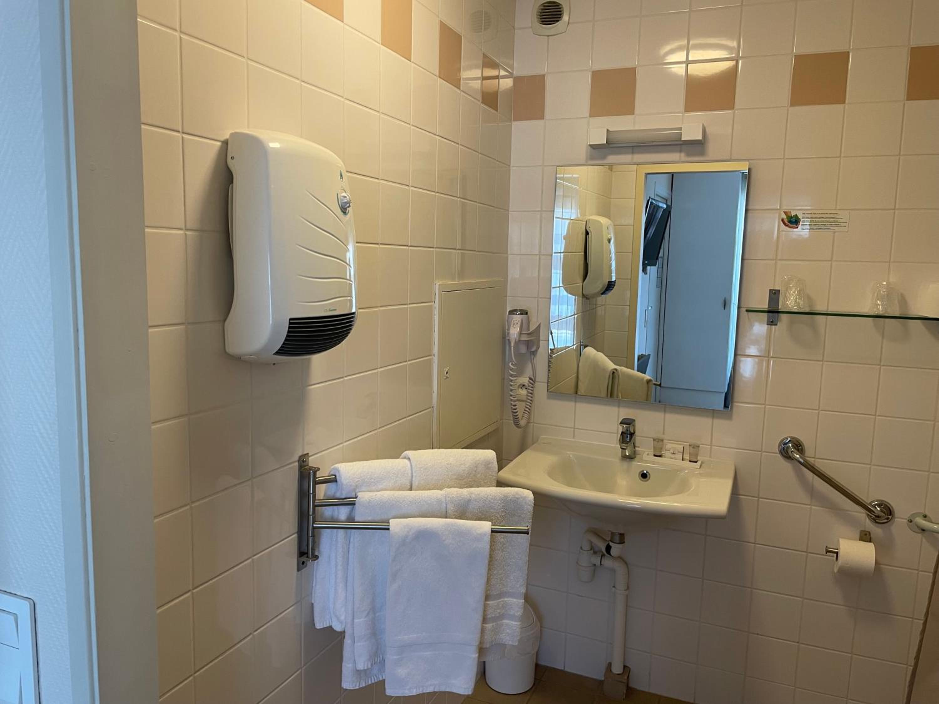 Double Room - Ground floor/On the Road with Disability Access photo 2