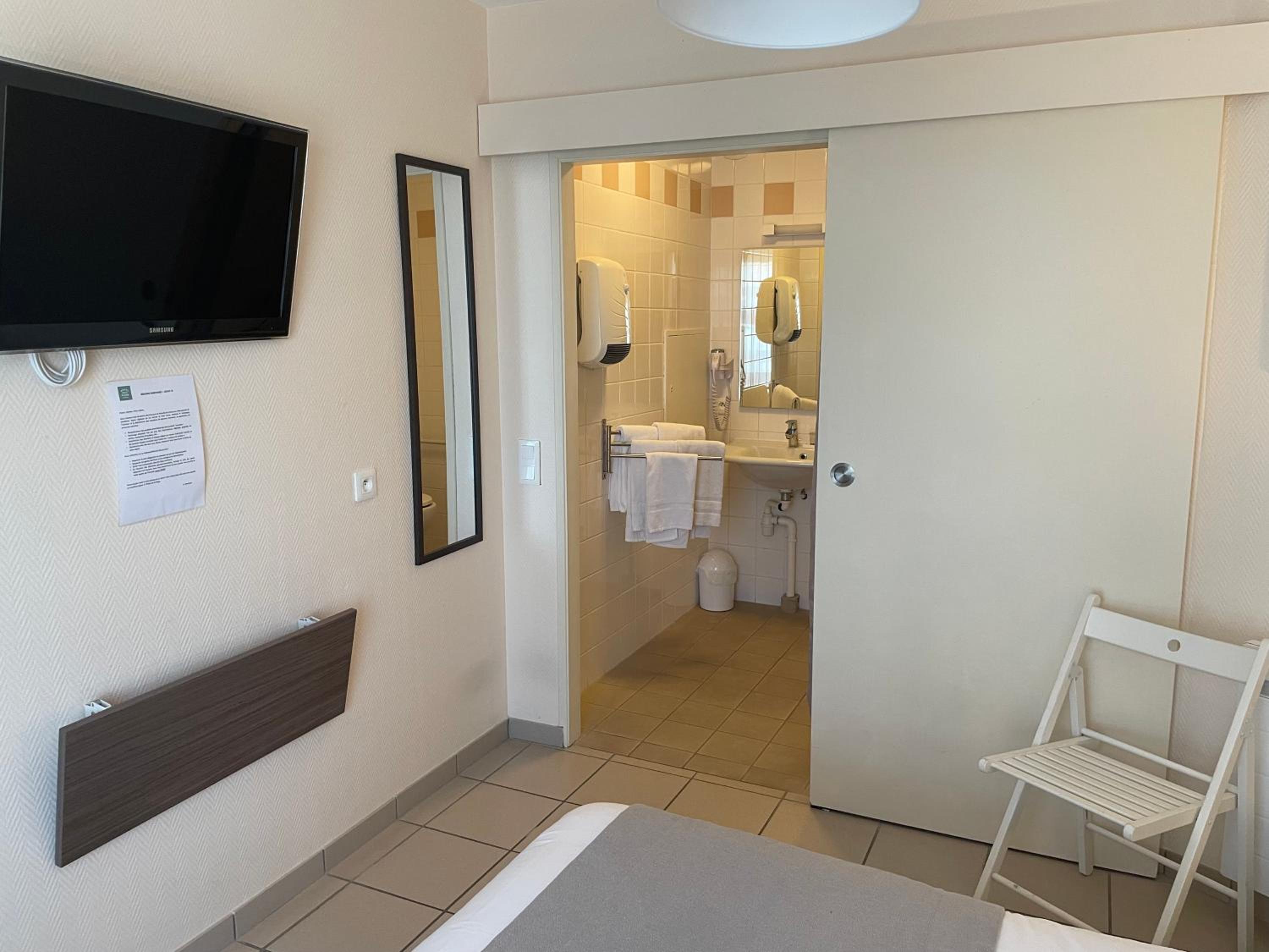 Double Room - Ground floor/On the Road with Disability Access photo 3