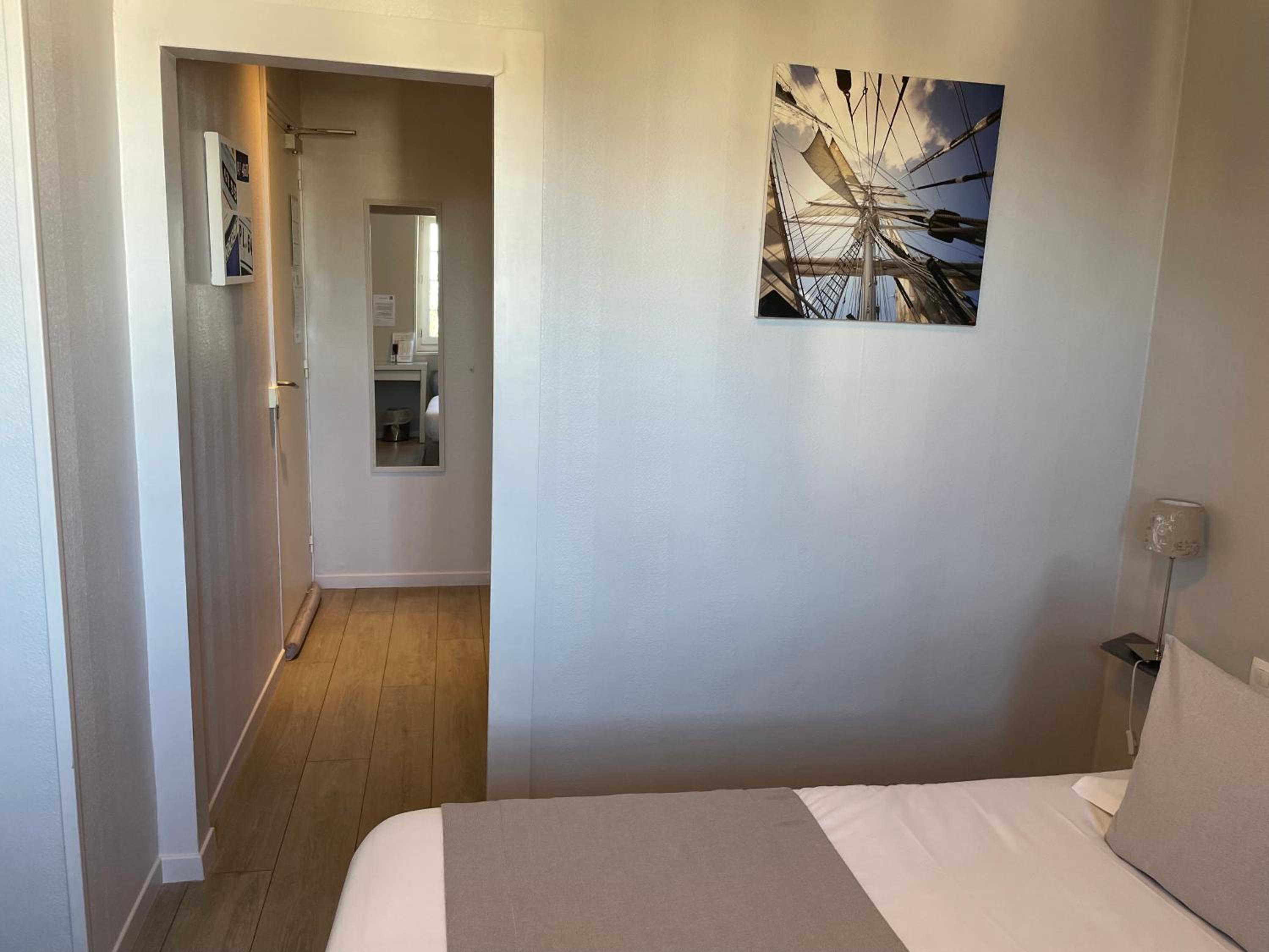 Double Room with Sea View - Photo 9