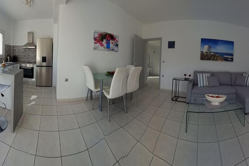 One-Bedroom Apartment photo 1