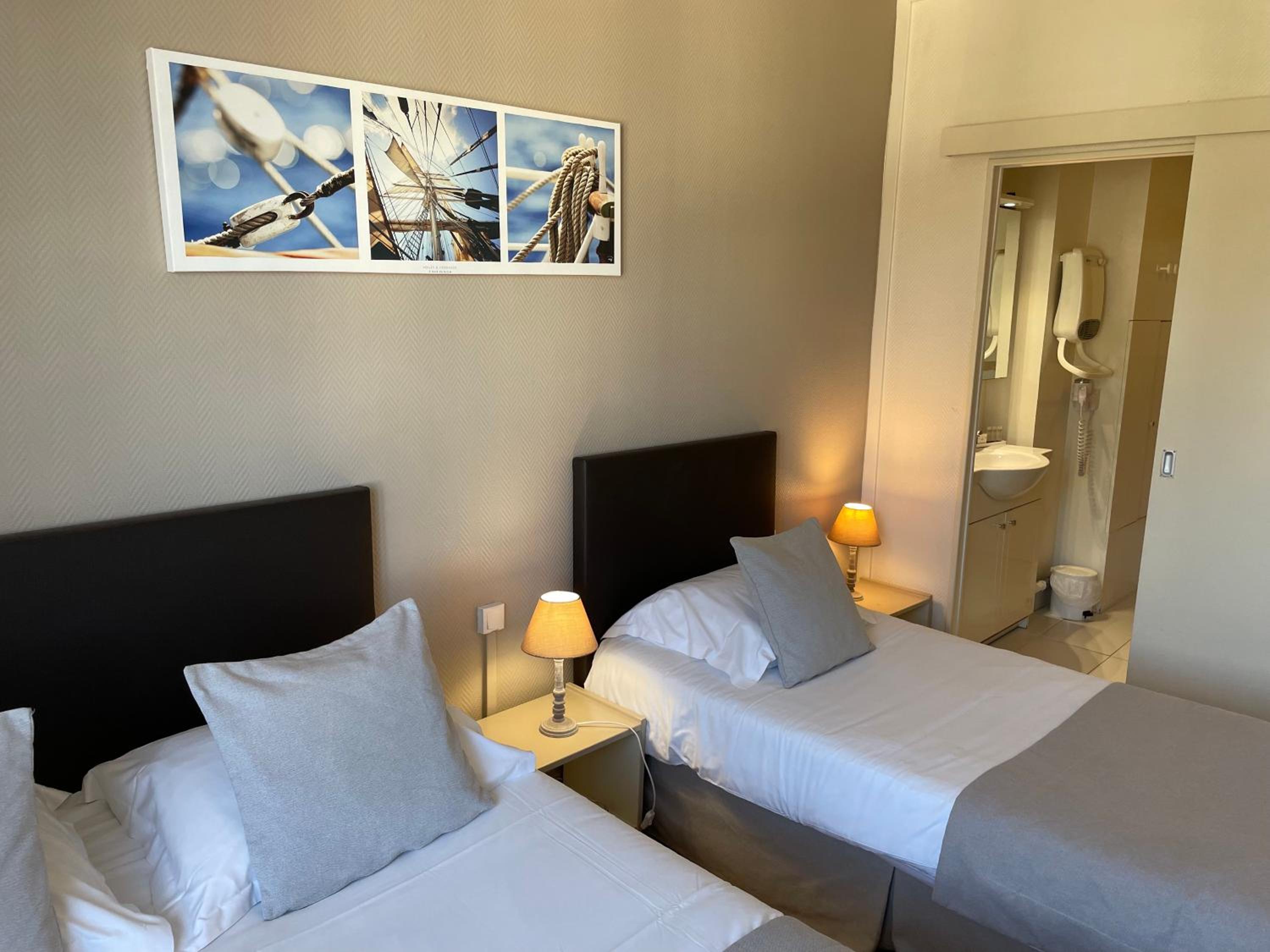 Triple Room with Sea View - Photo 3