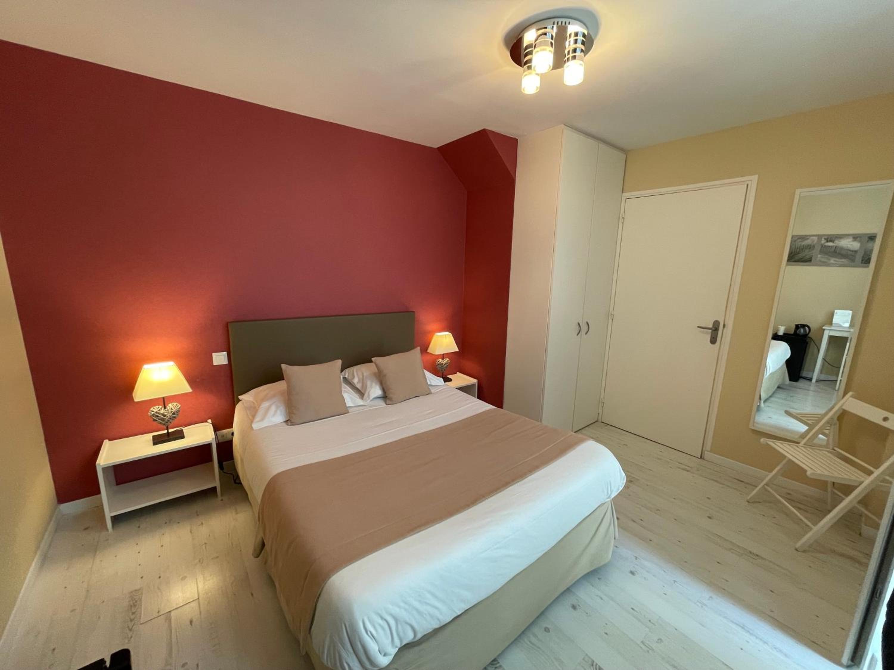Double Room with Patio - Photo 7