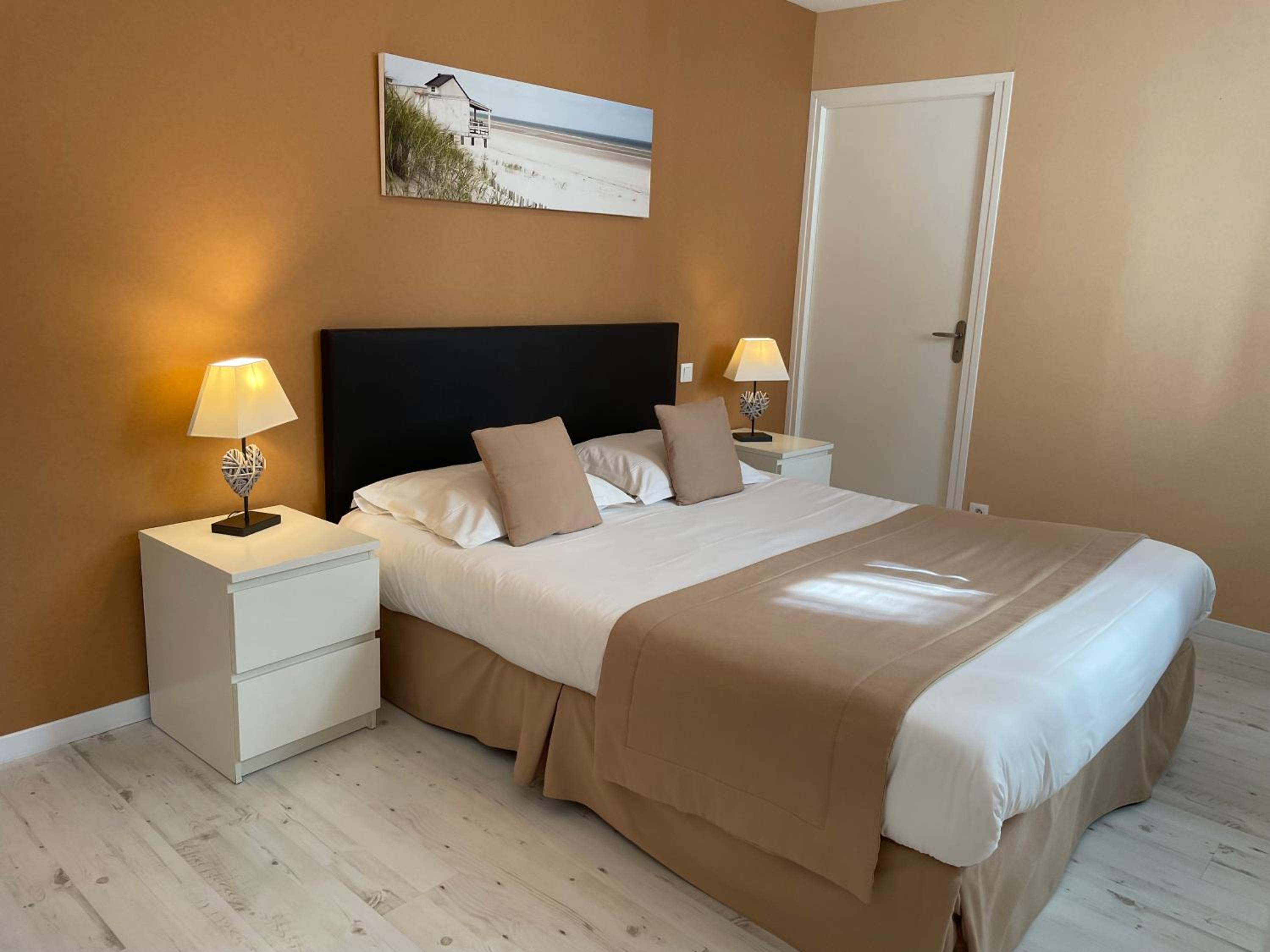 Double Room with Patio - Photo 12