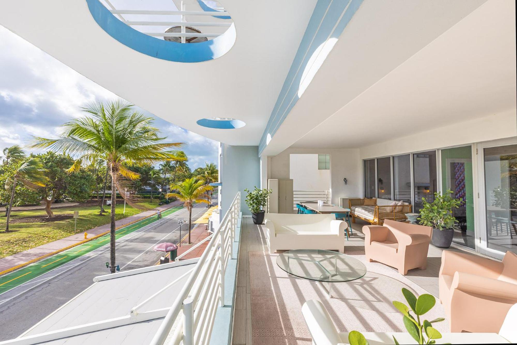 Apartment with Sea View - Photo 9