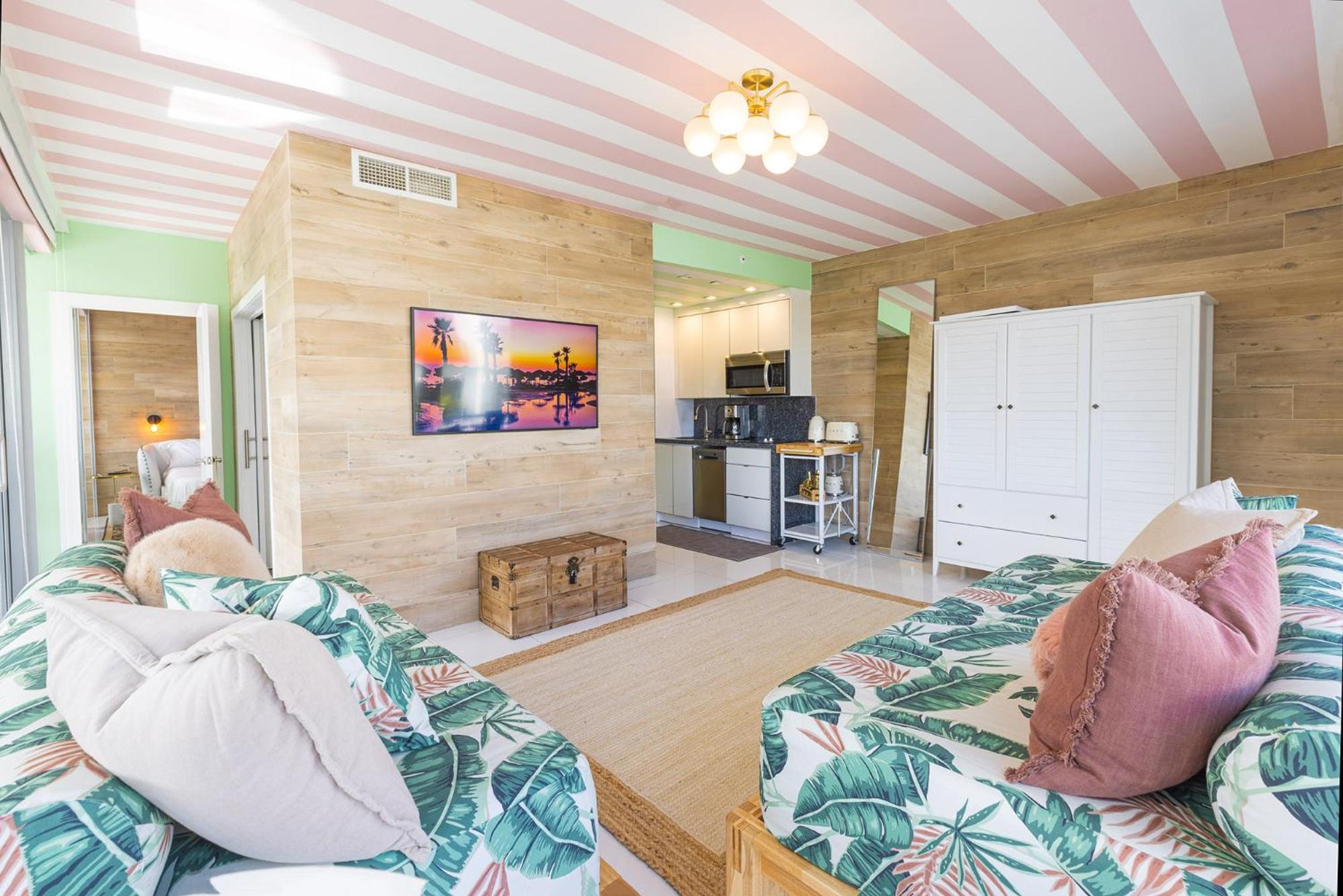 Apartment with Sea View - Photo 8