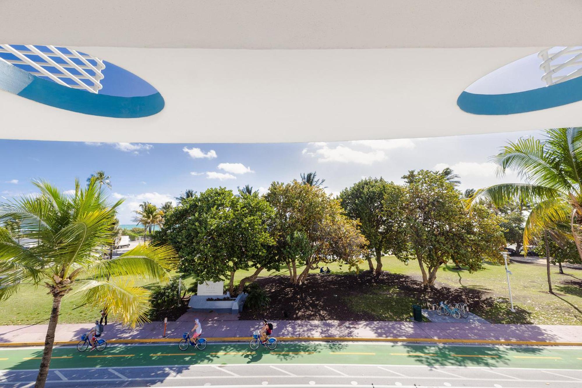Apartment with Sea View - Photo 5