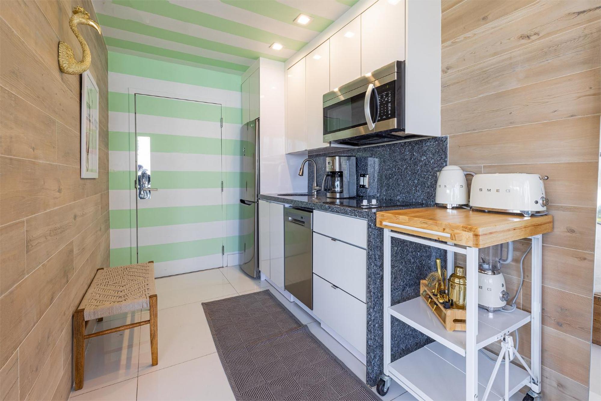 Apartment with Sea View - Photo 4