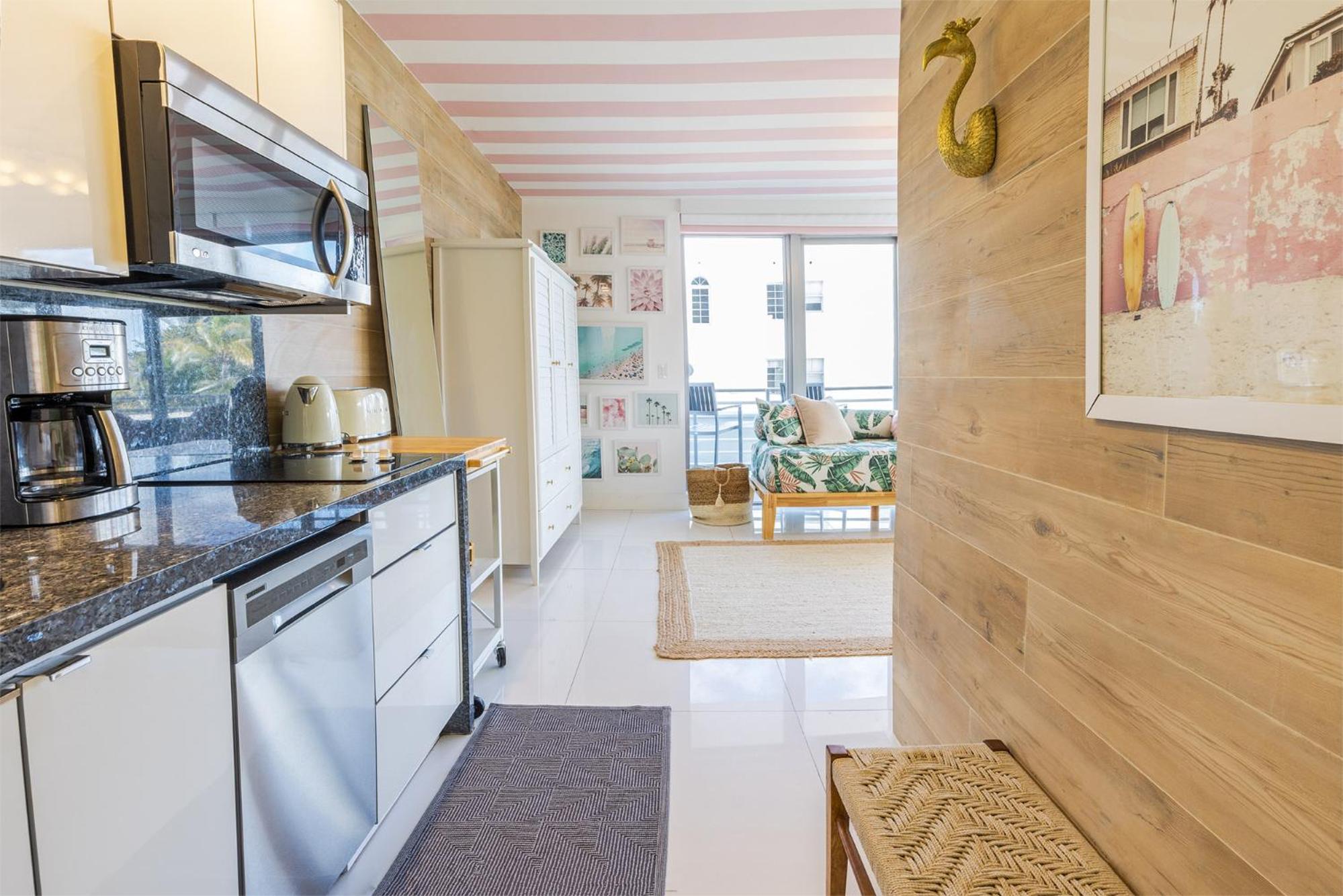 Apartment with Sea View - Photo 2