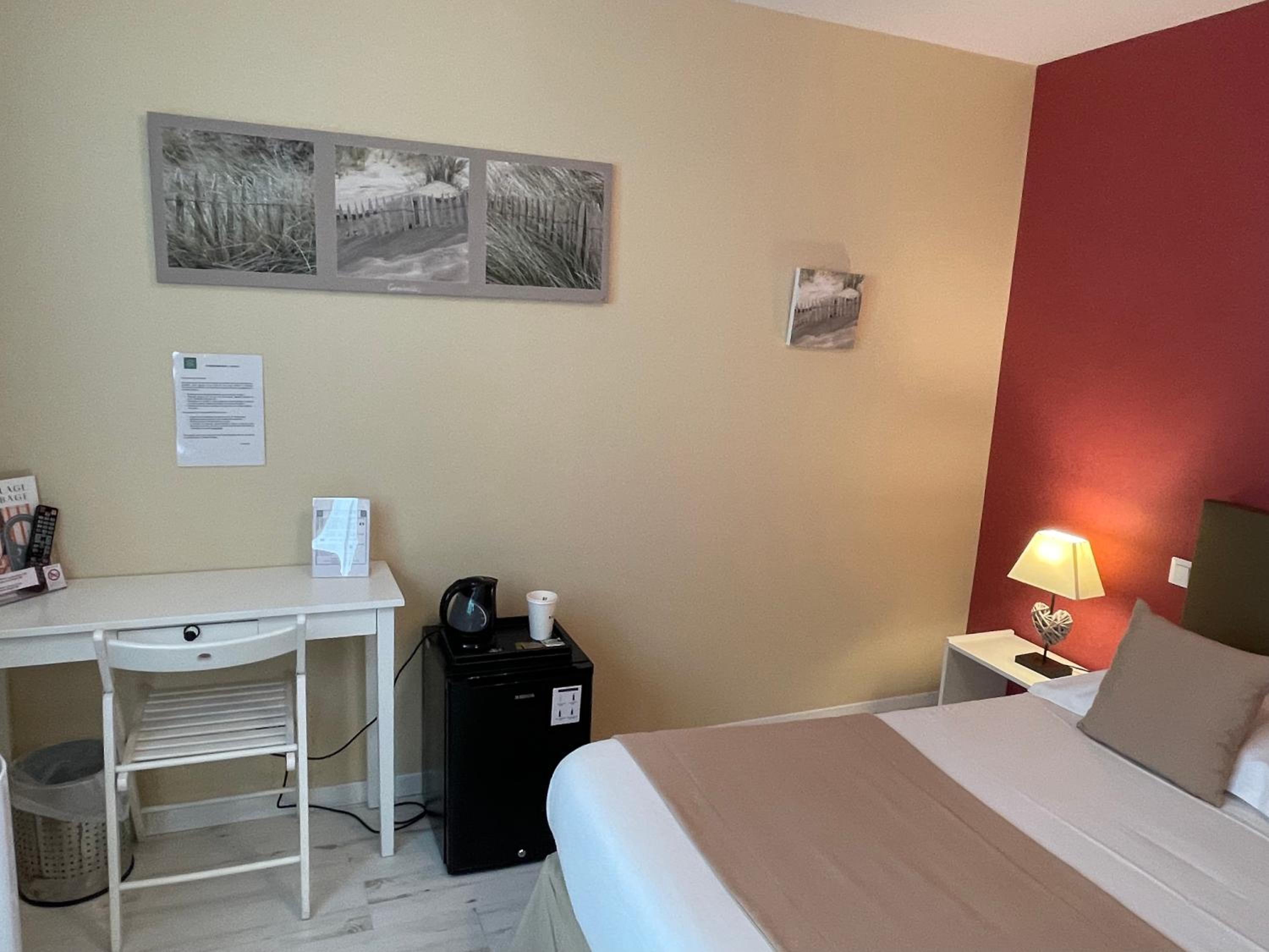 Double Room with Patio - Photo 6