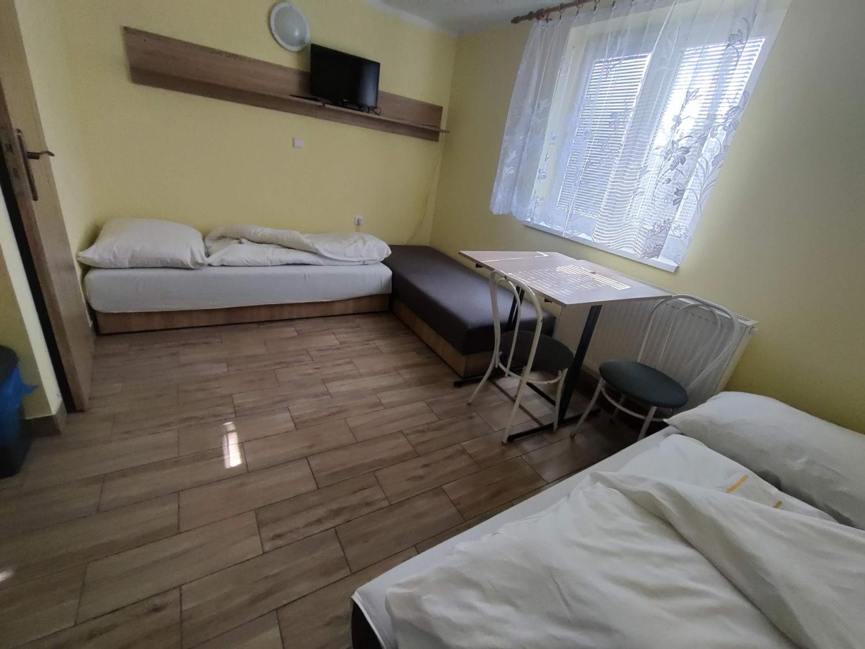 Twin Room with Private Bathroom photo 1