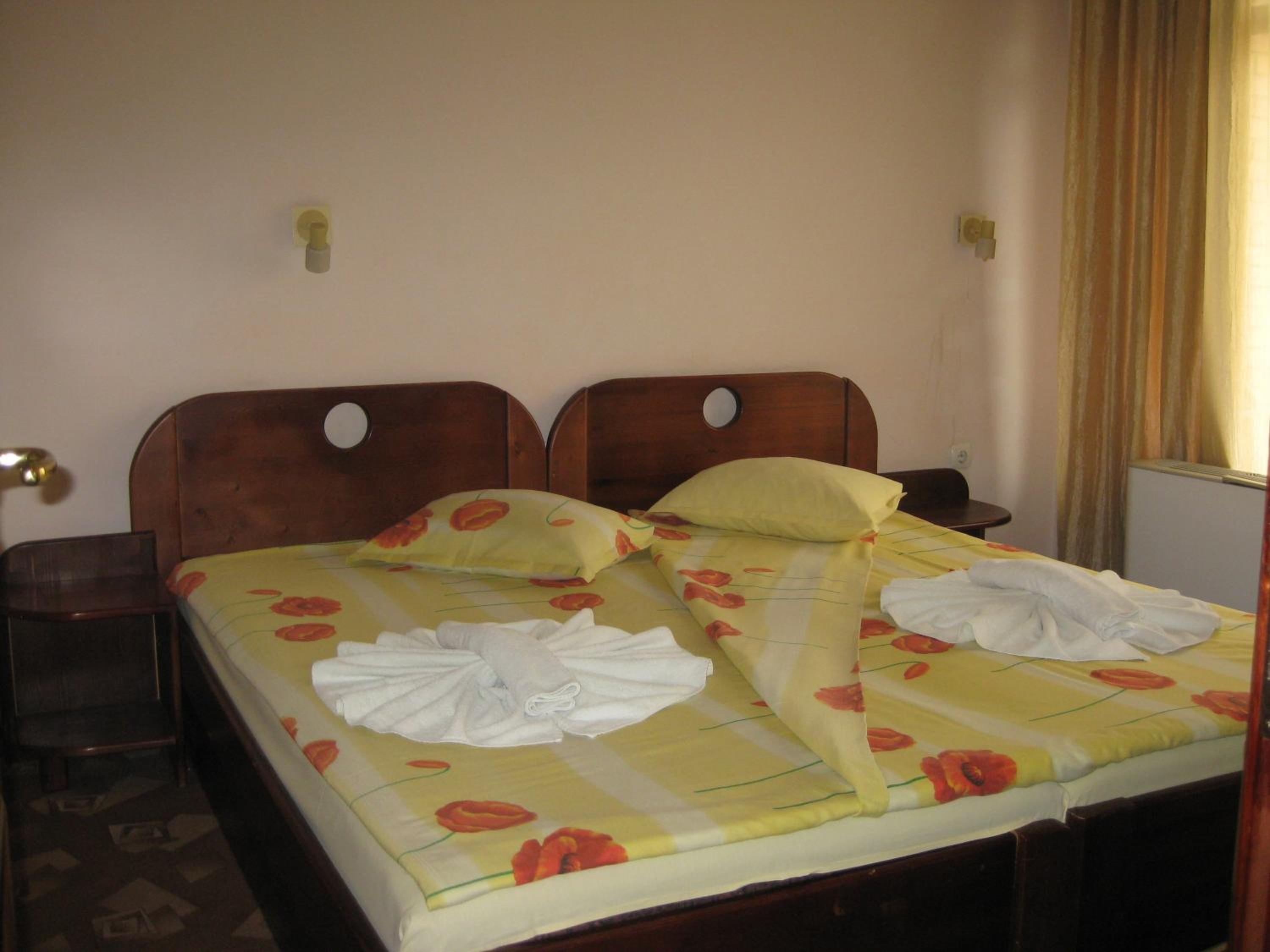Double or Twin Room with Balcony - Photo 5