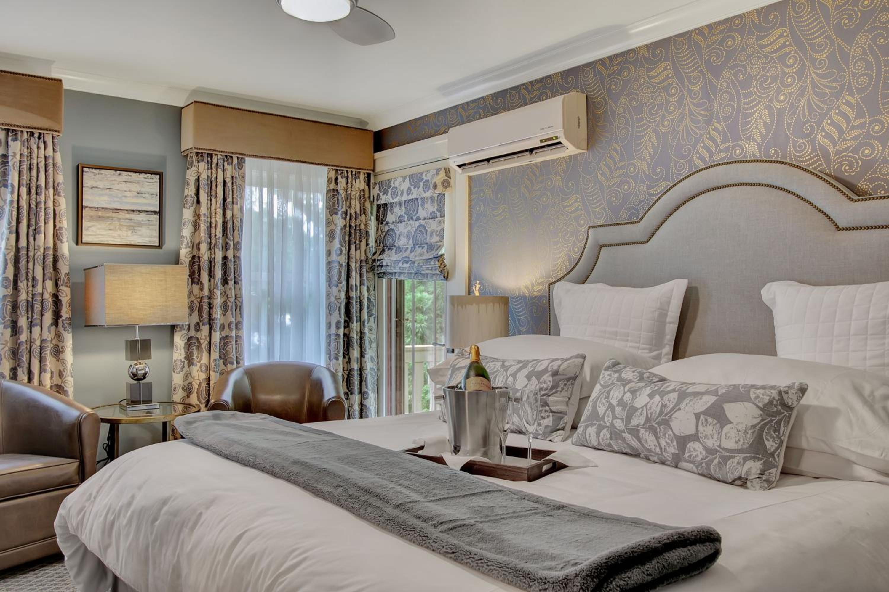 Deluxe King Room photo 3