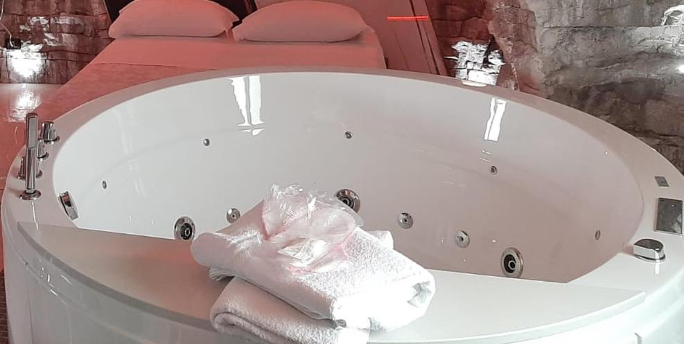 Suite with Spa Bath and Sauna - Photo 7