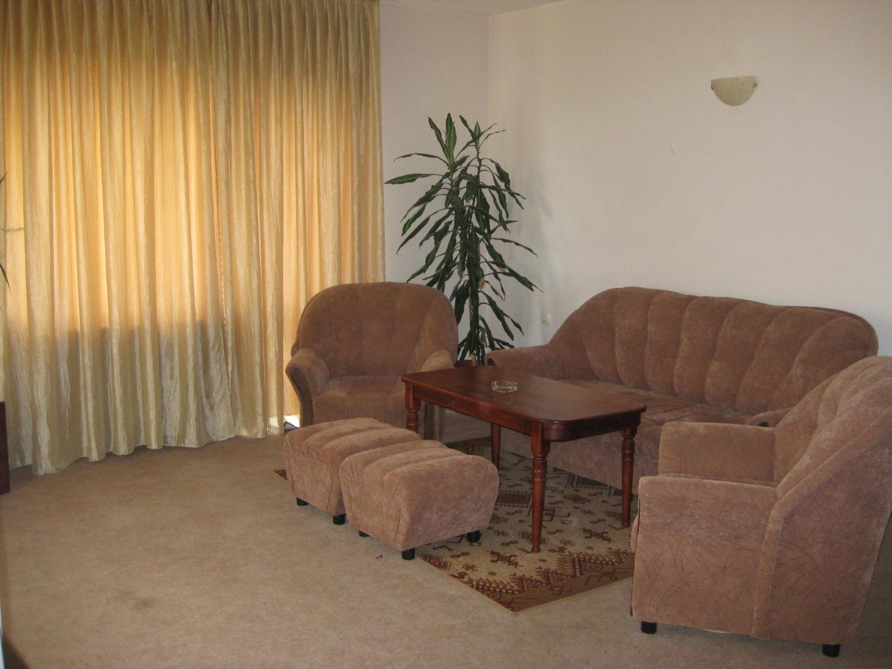 One-Bedroom Suite with Balcony - Photo 4