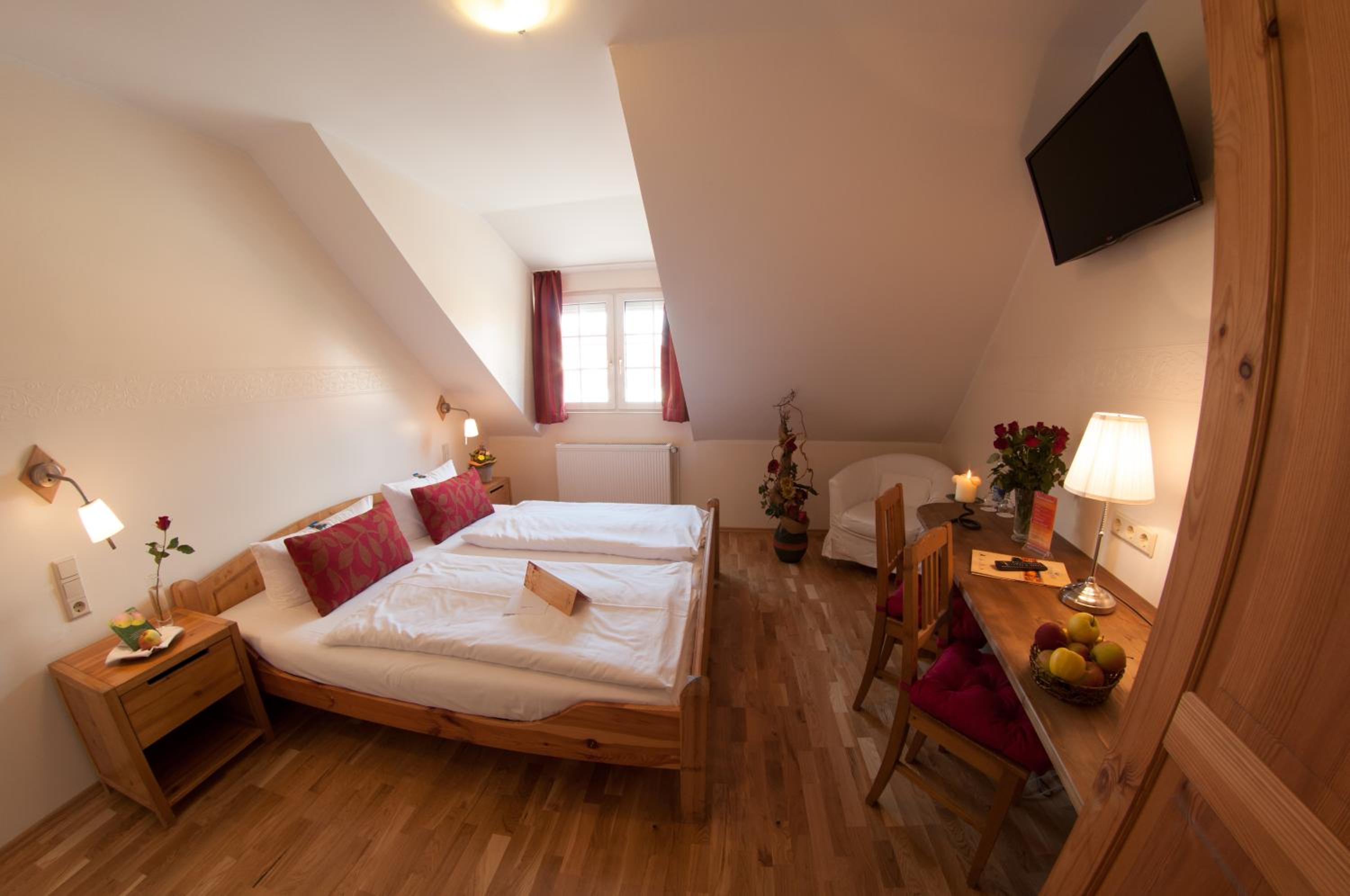 Small Double Room - Photo 2