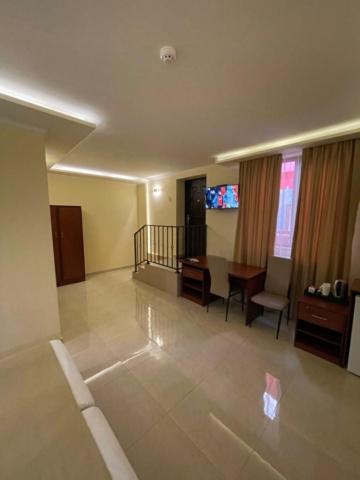 Deluxe Double Room (2 Adults + 1 Child)