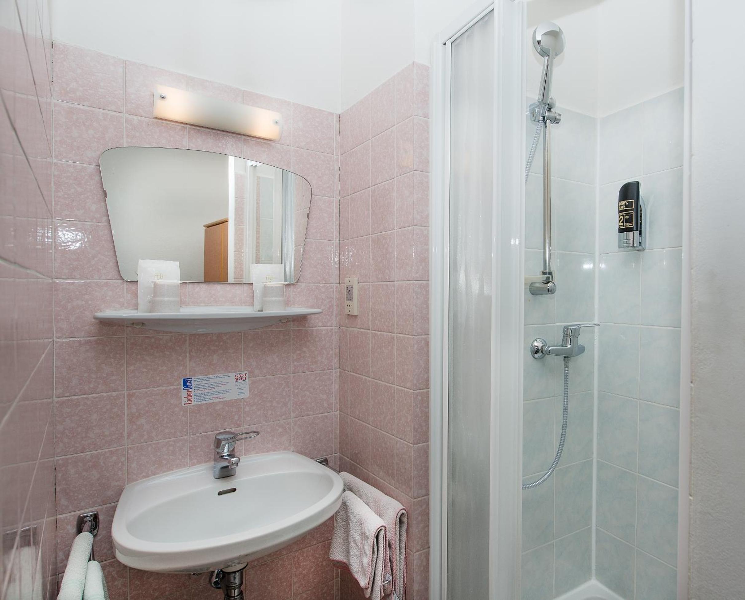 Standard Double Room — the supplier's photographs — photo 5