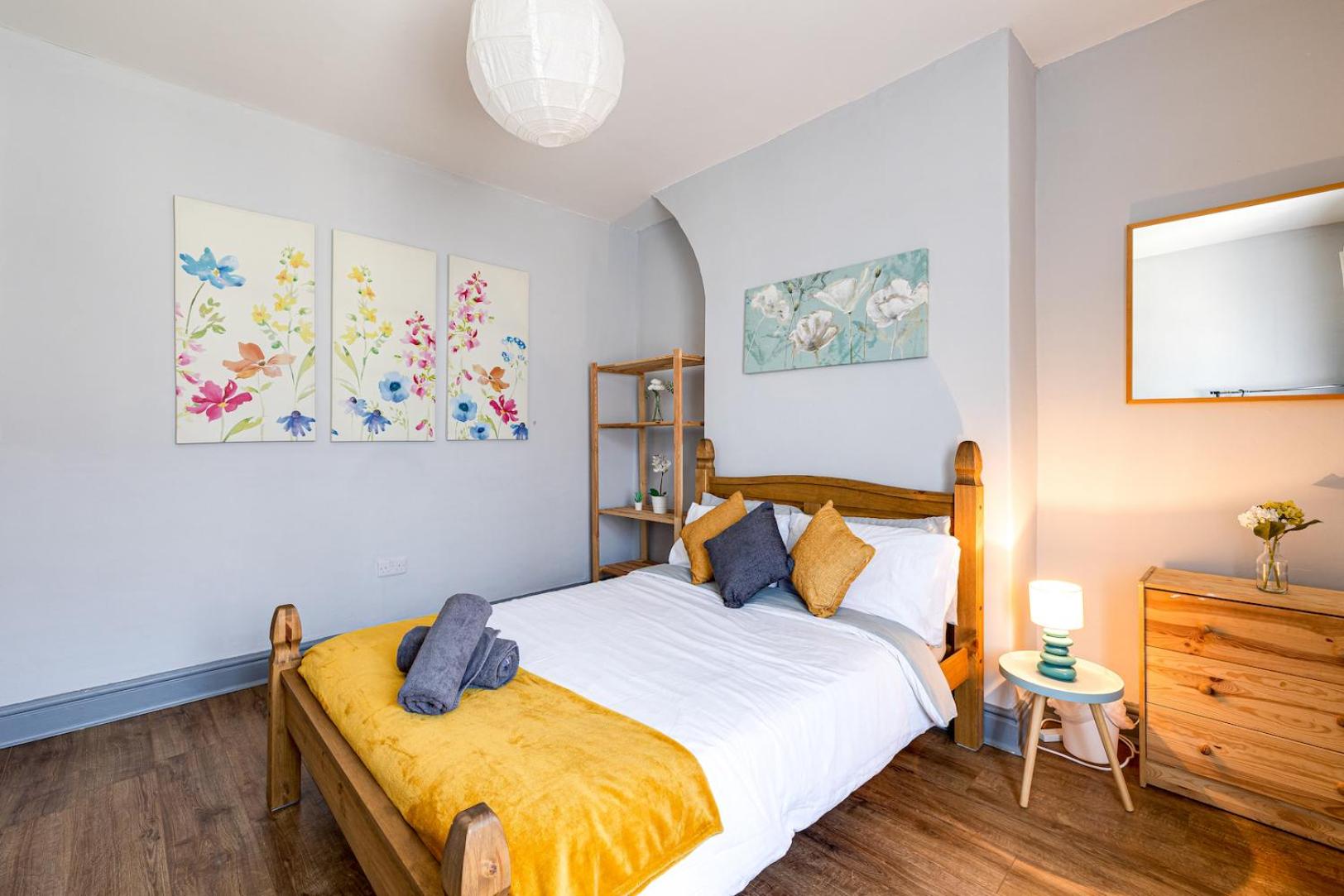 Four-Bedroom House - Photo 2