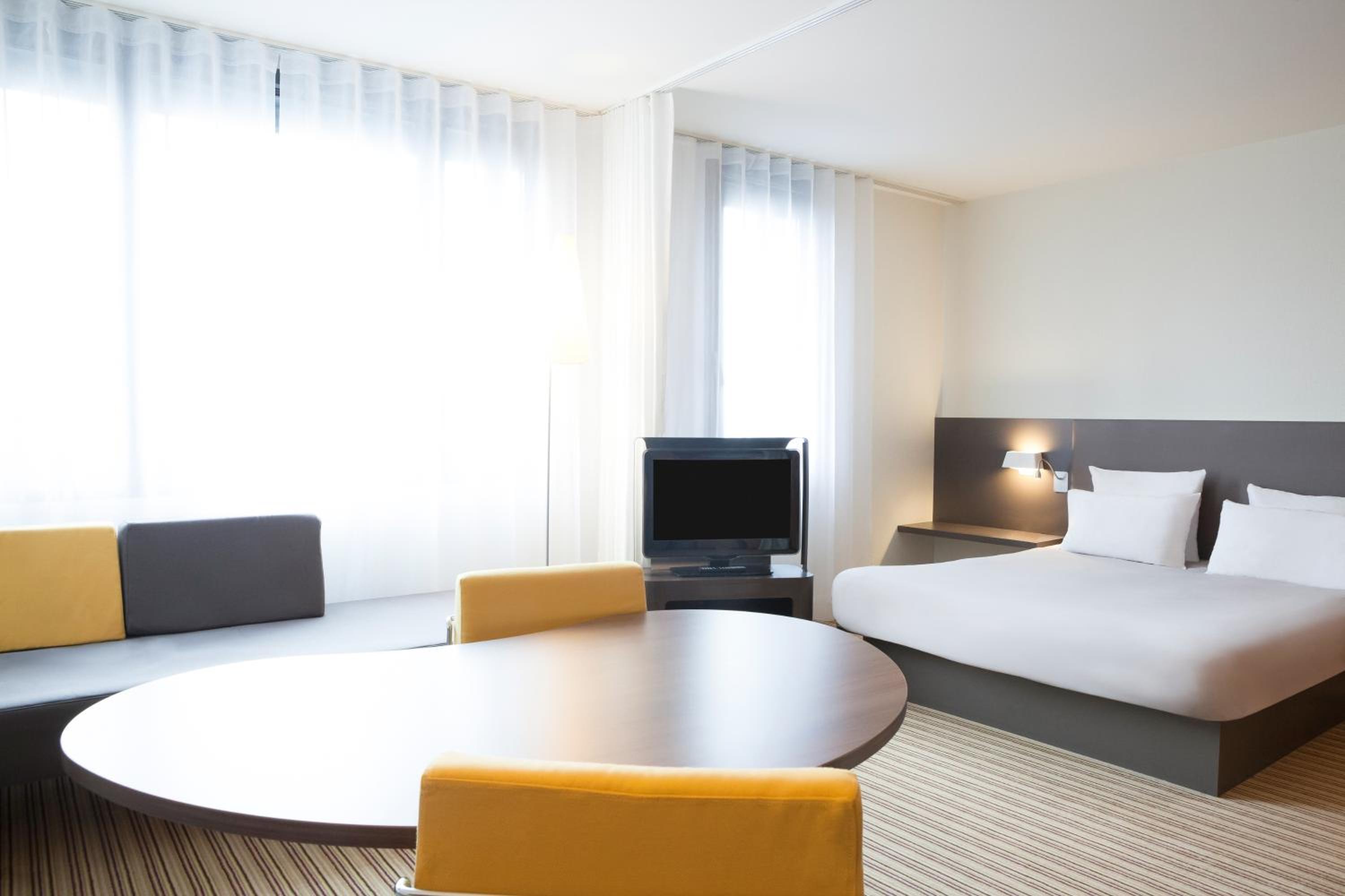 Superior Suite with Double Bed, Single Bed and Sofa Bed photo 3
