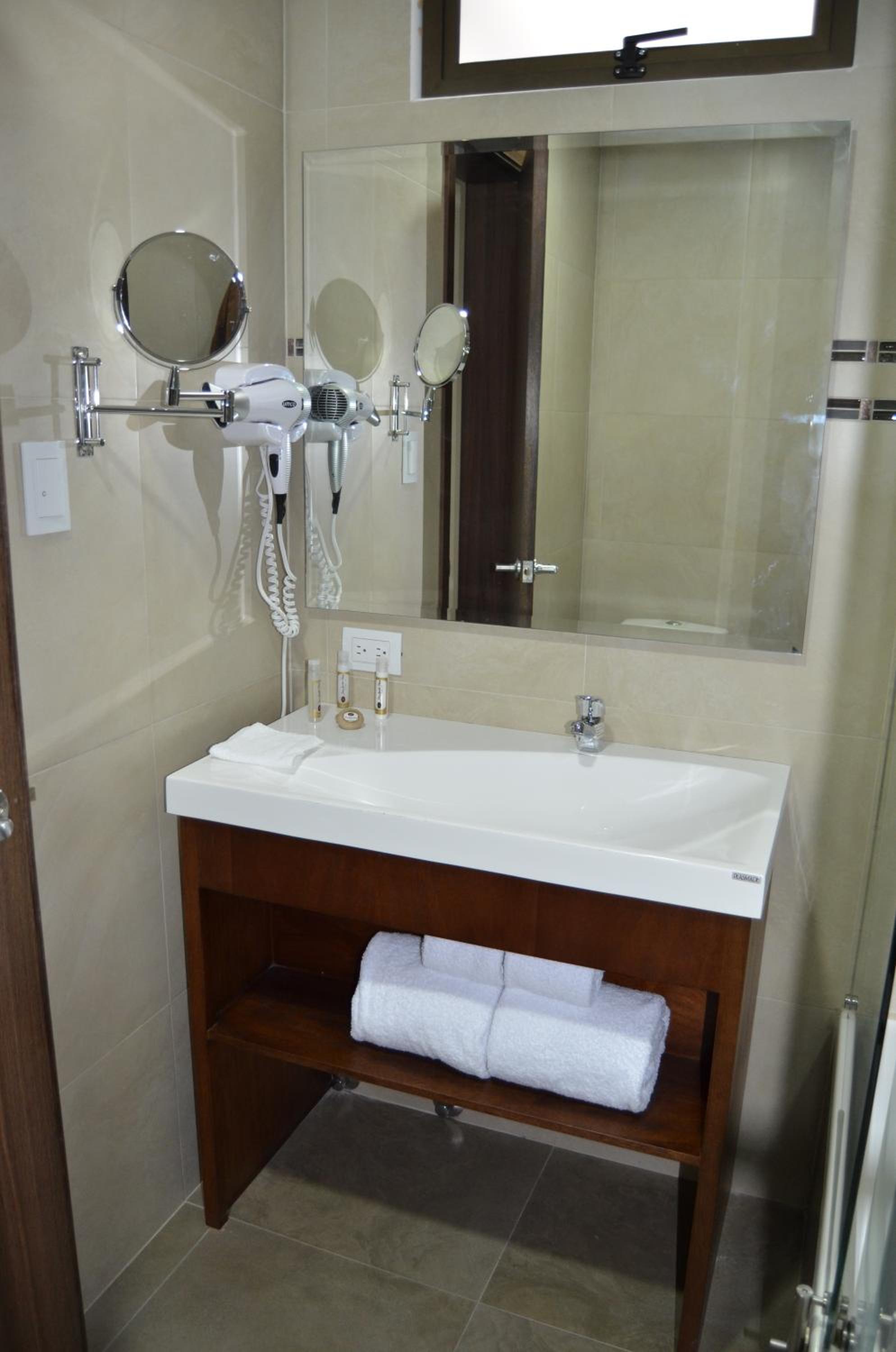 Deluxe Room (2 Adults + 1 Child) photo 2