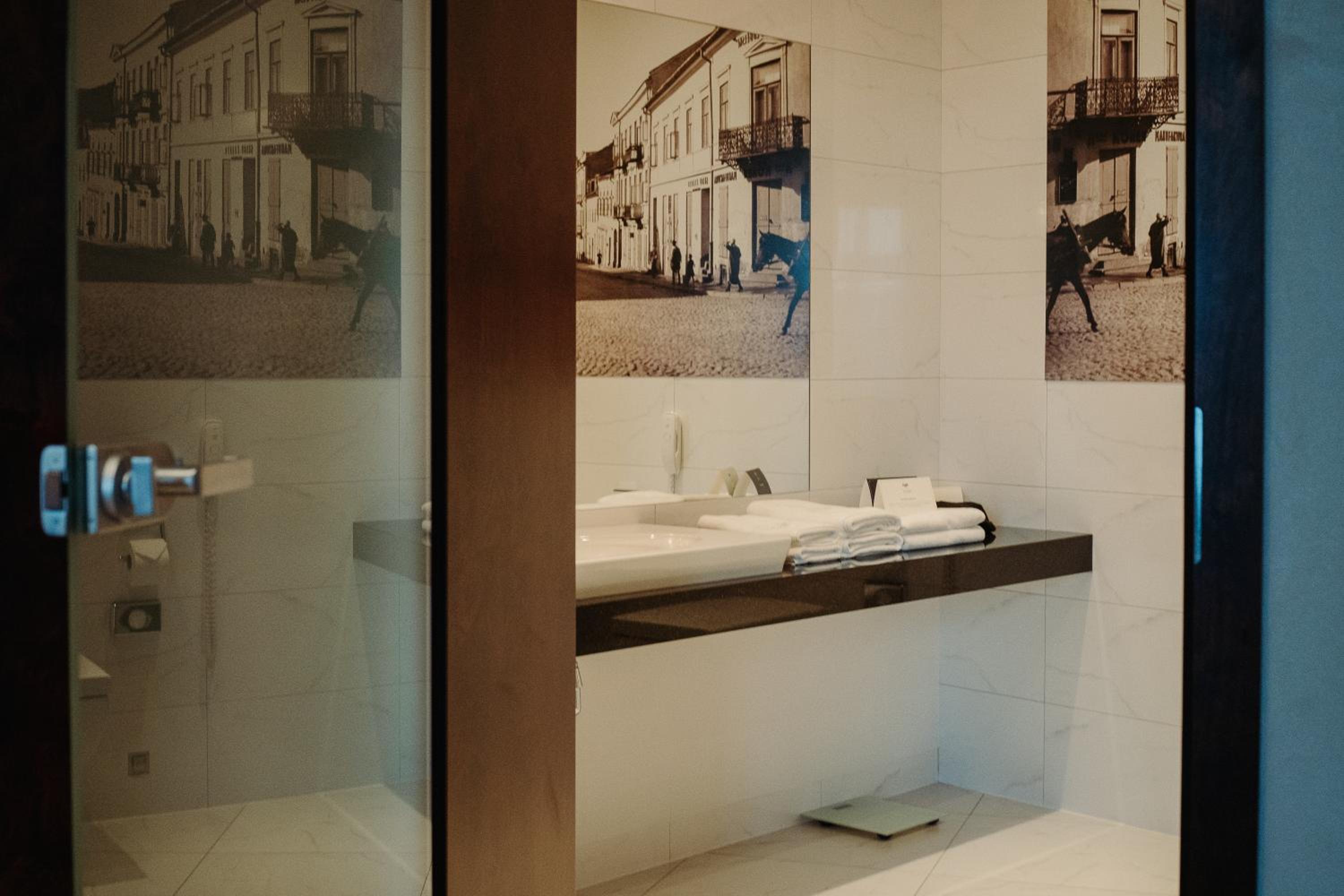 Deluxe Double or Twin Room - Photo 6