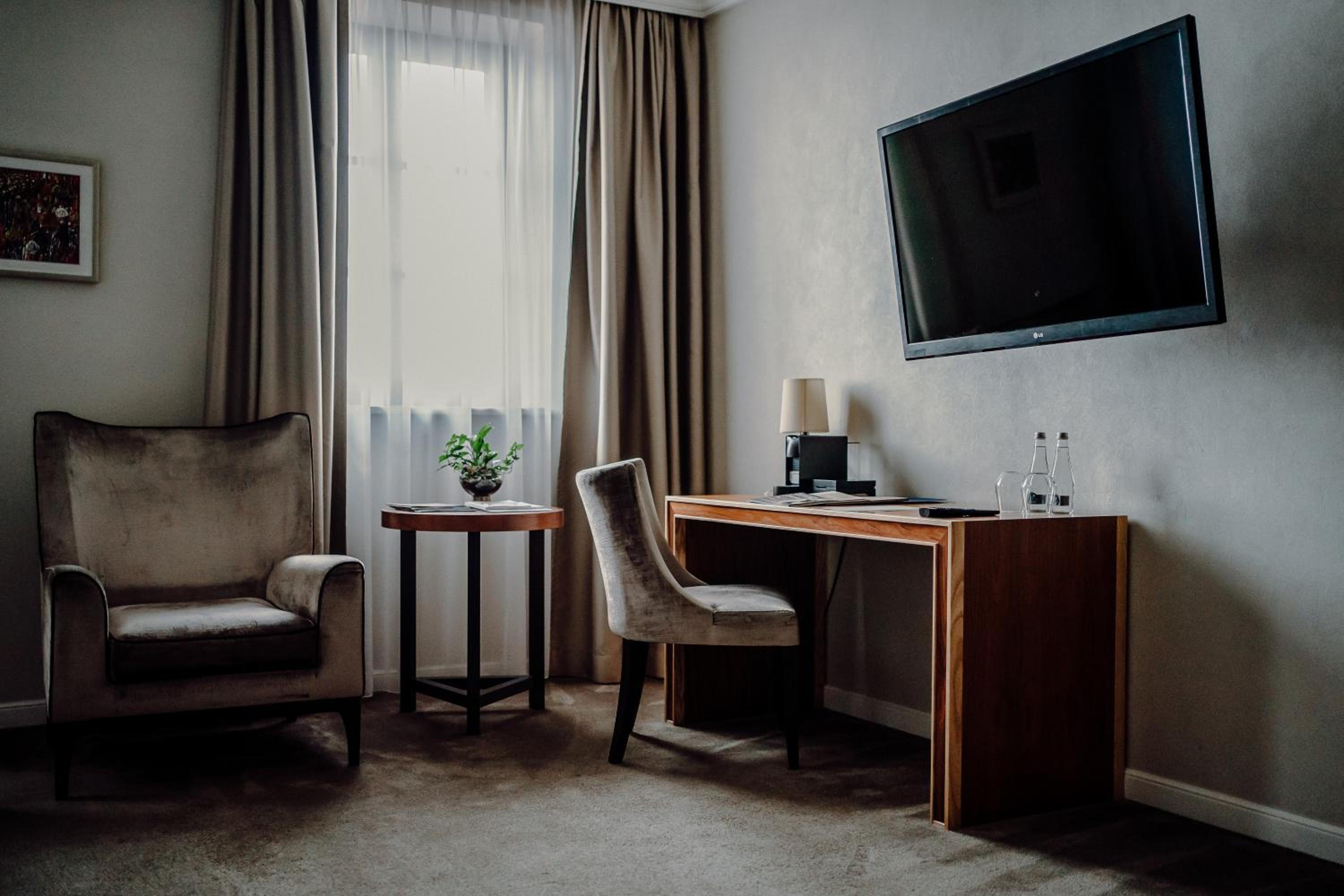 Standard Double or Twin Room - Photo 2