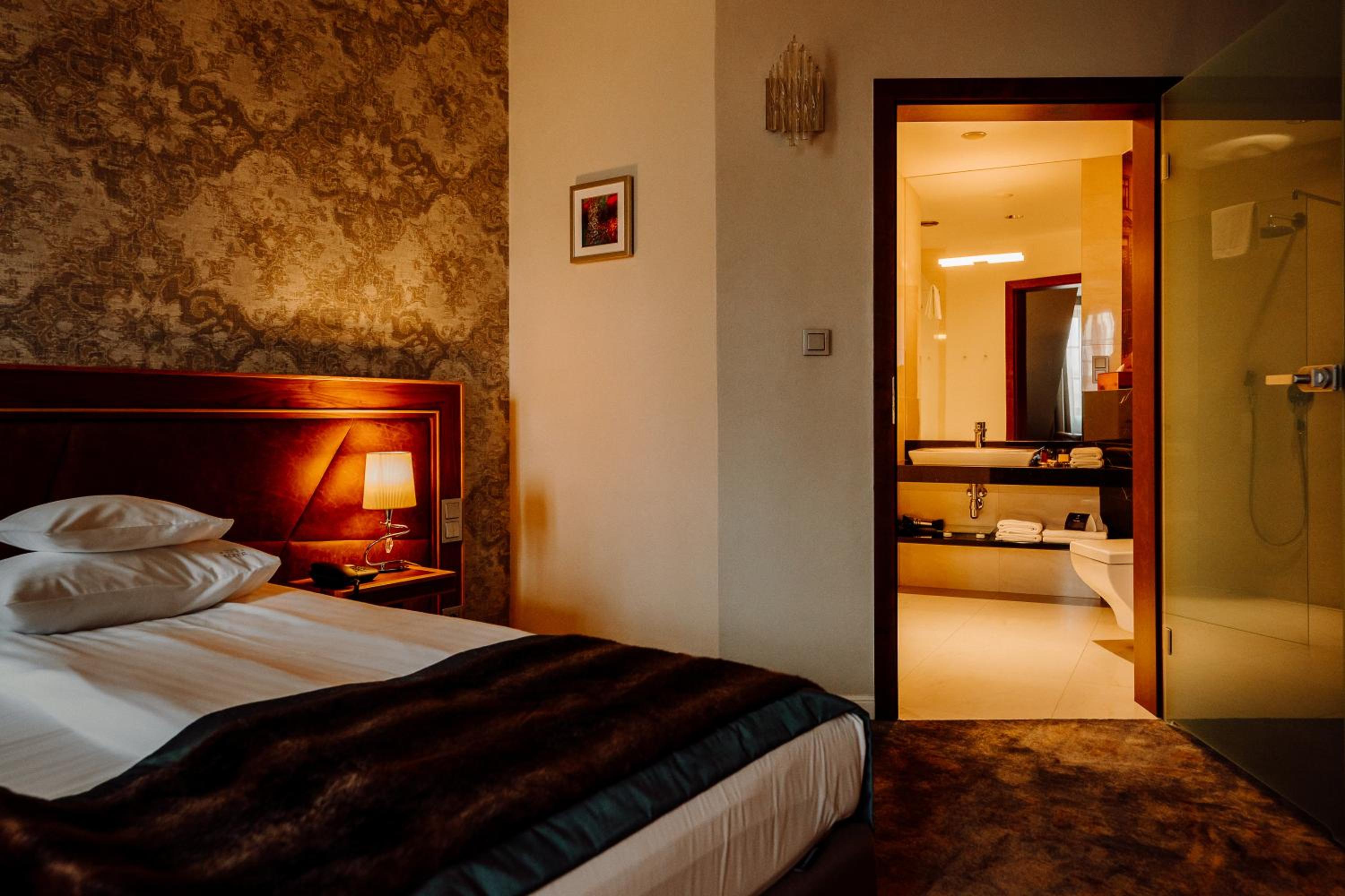 Standard Double or Twin Room - Photo 1