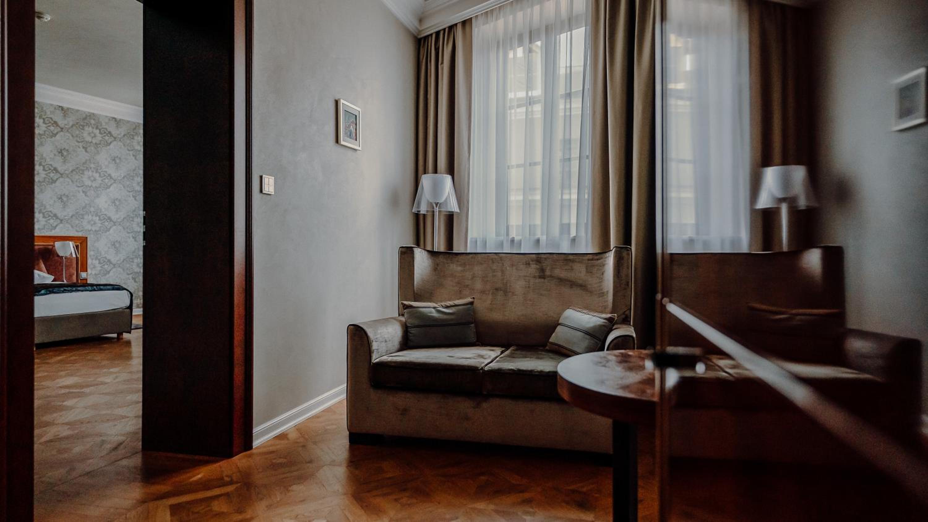 Suite - Photo 2