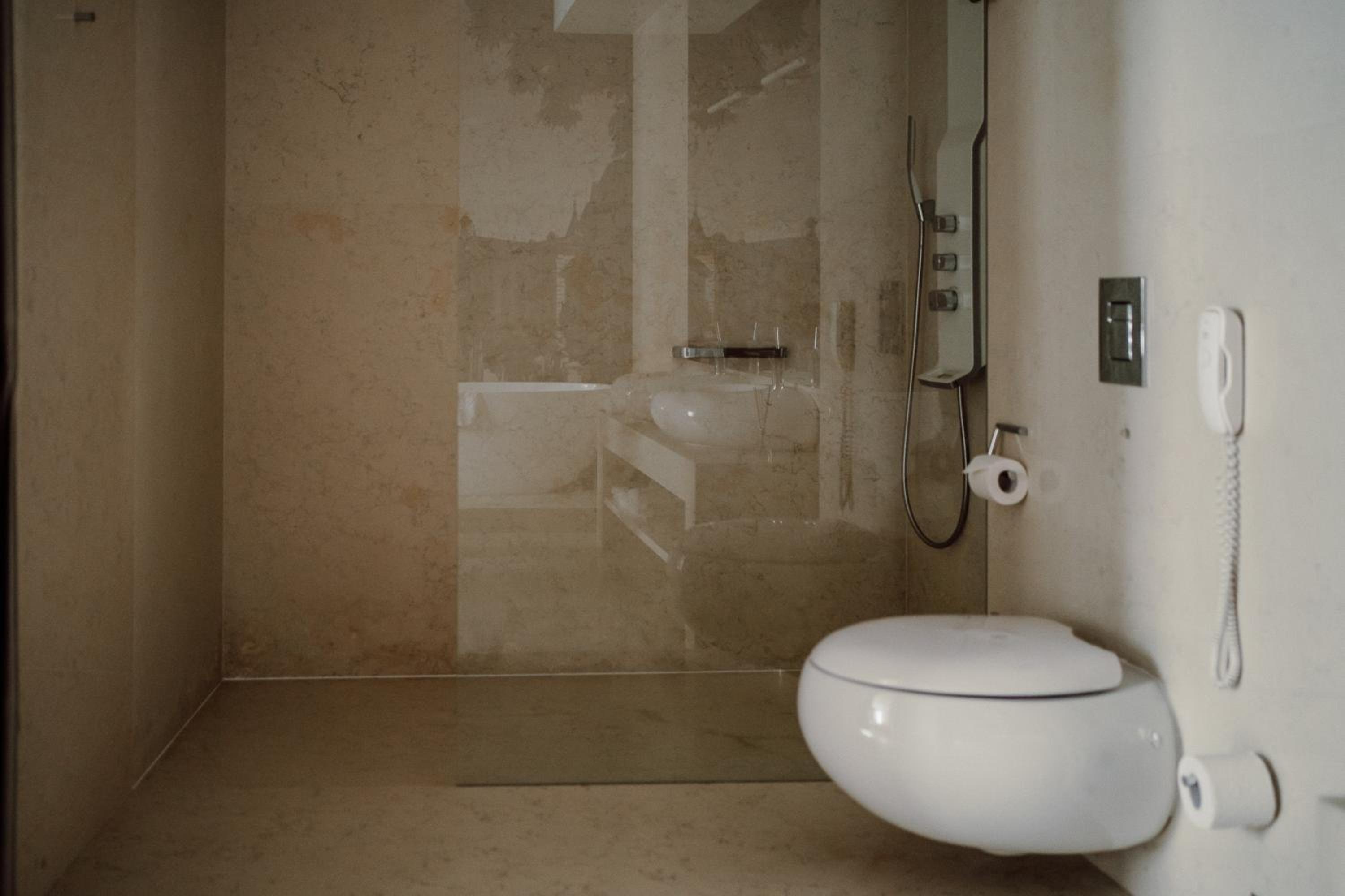 Suite - Photo 3