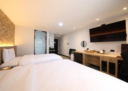 Deluxe Twin Room - Photo 3