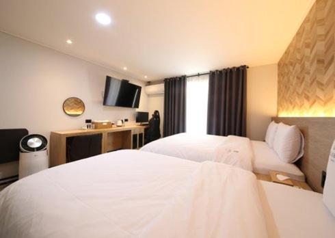 Deluxe Twin Room - Photo 6