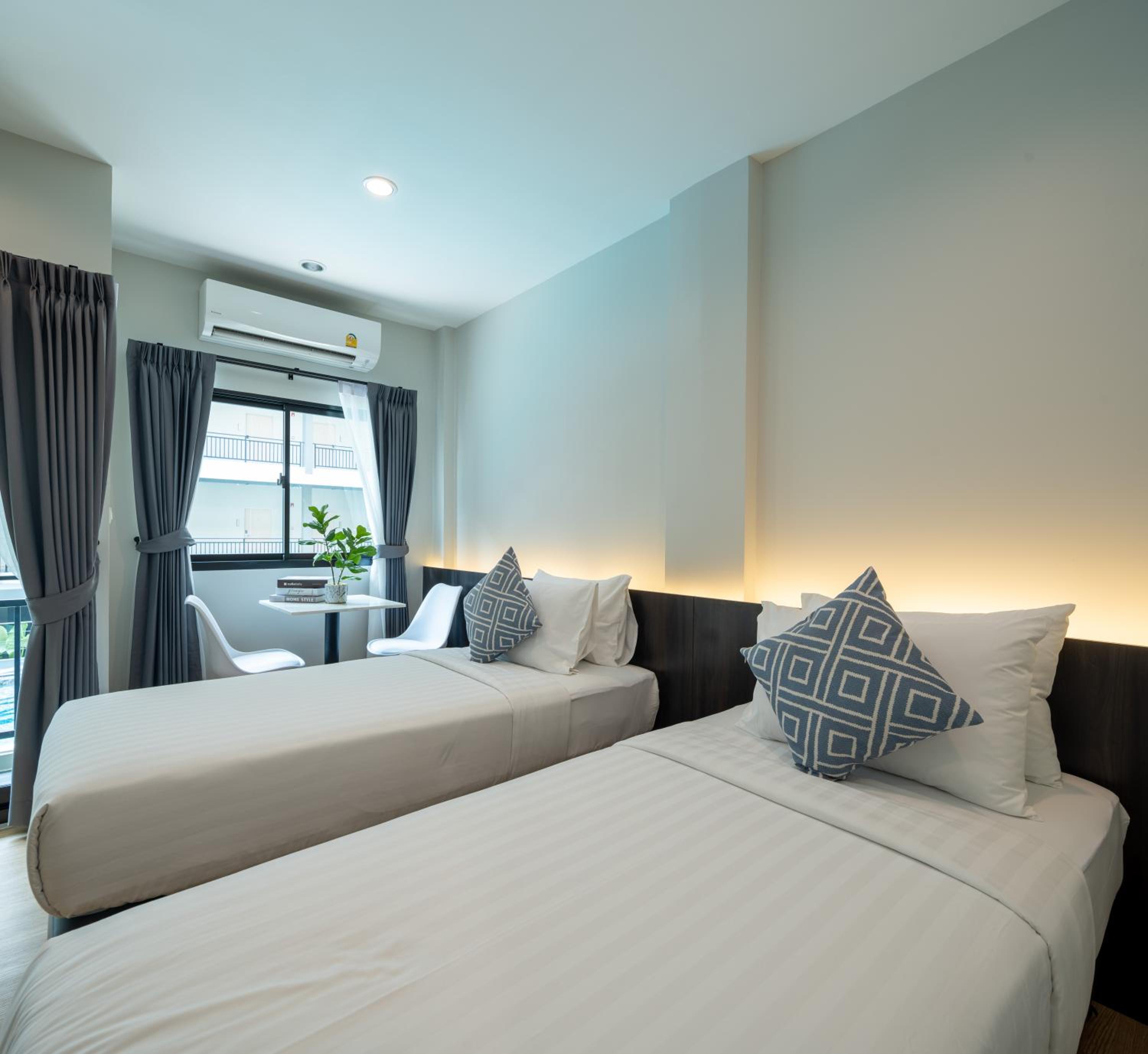 Twin Room with Pool View photo 1