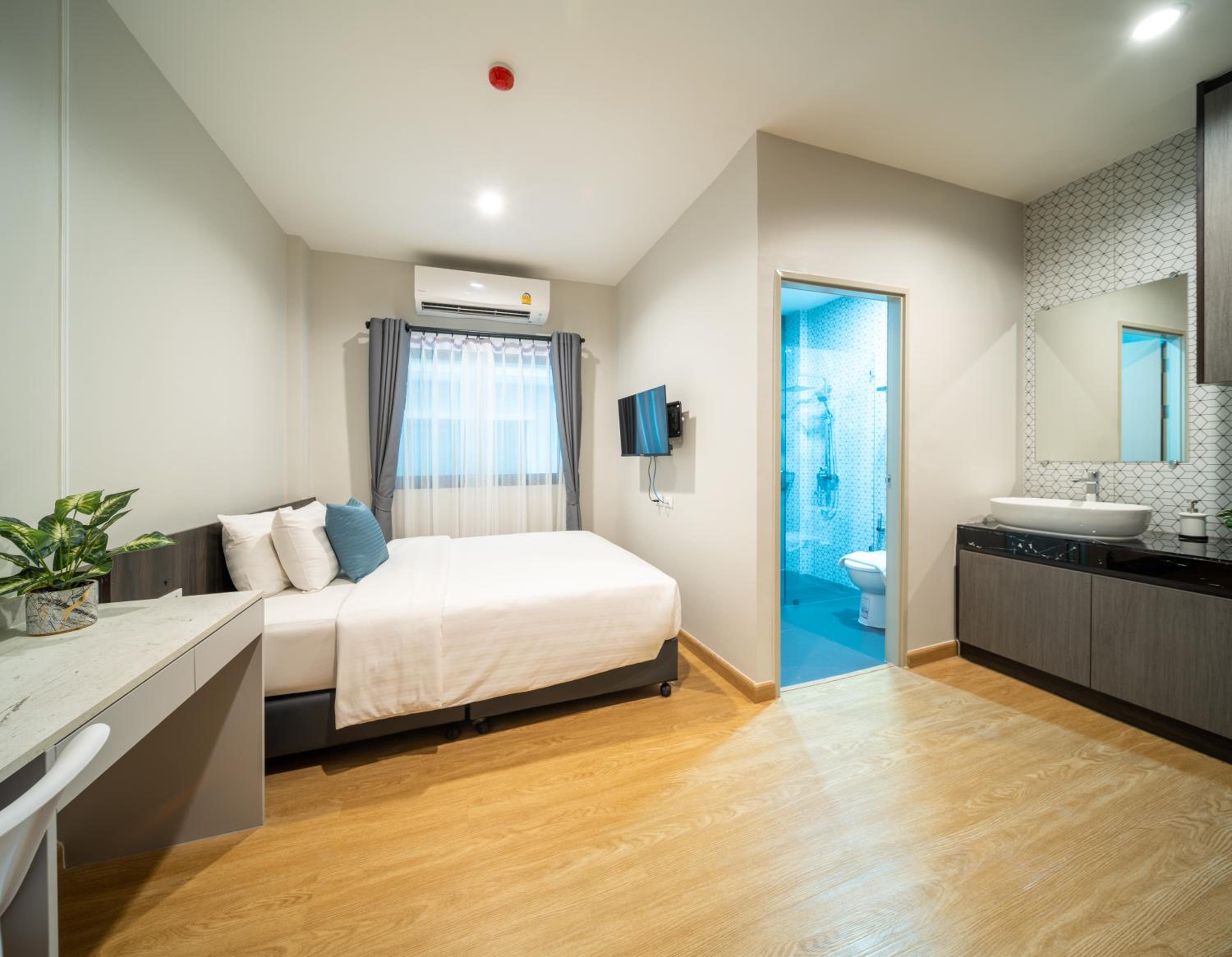 Standard Double Room photo 3