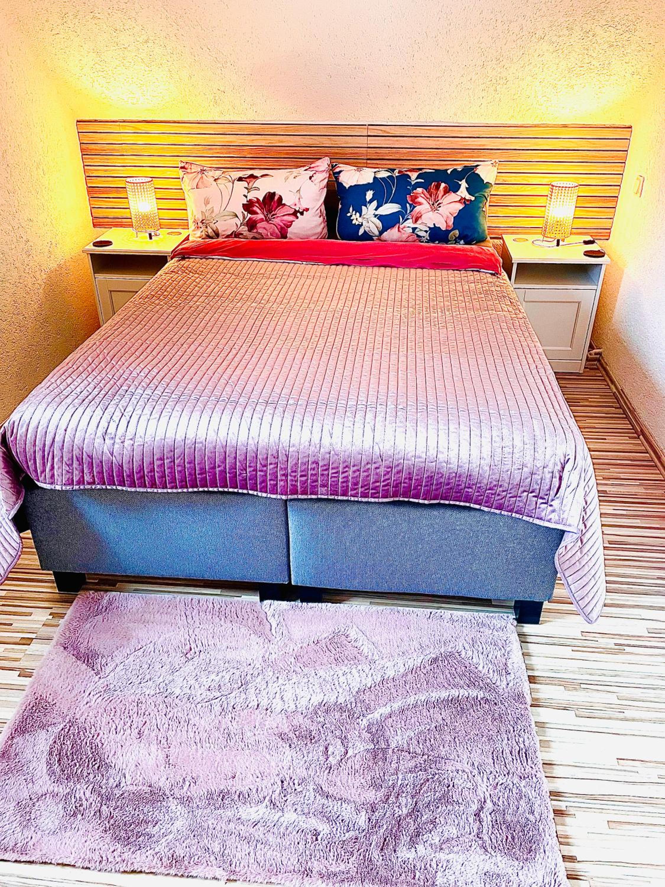 One-Bedroom Apartment photo 1