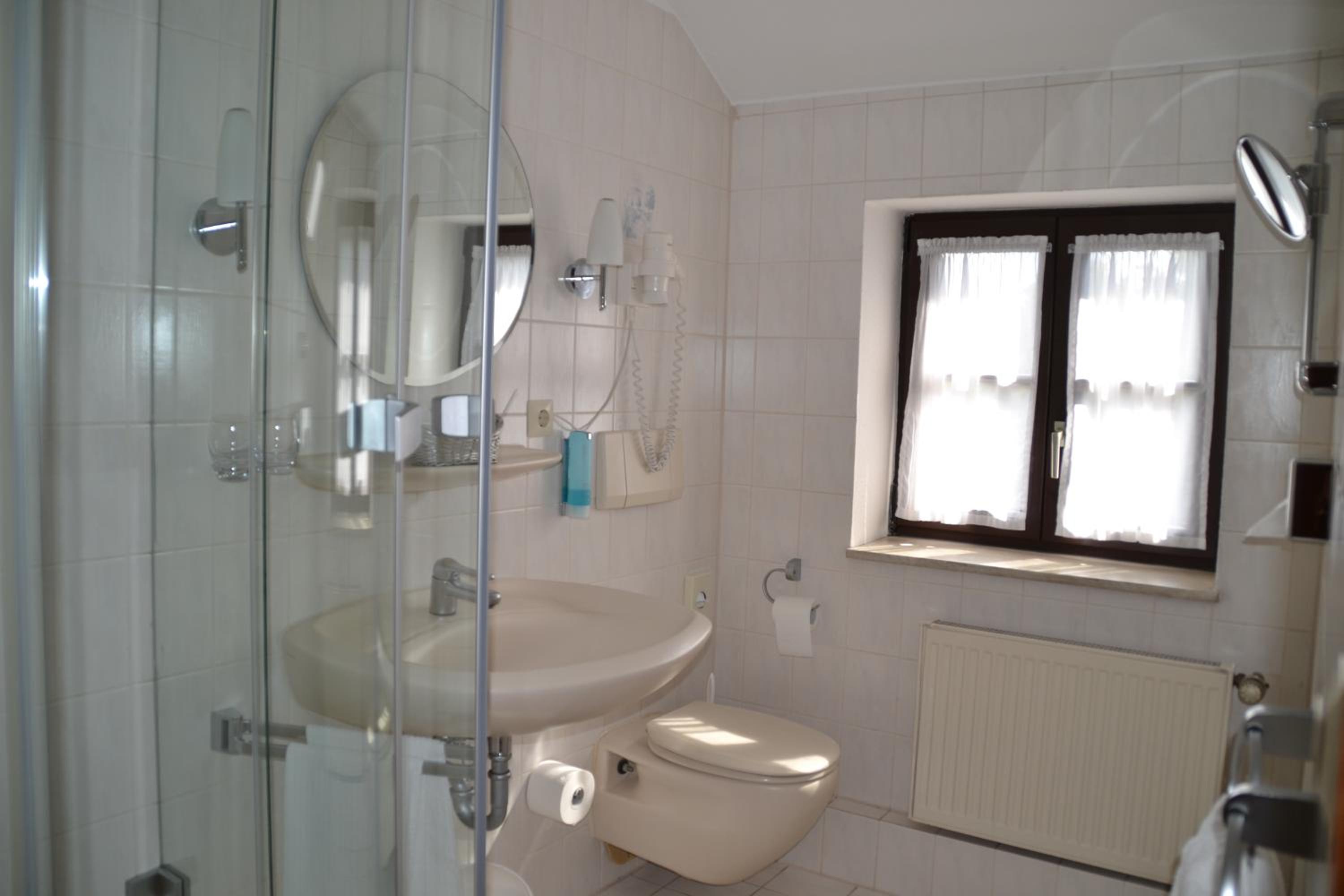 Twin Room - Photo 2
