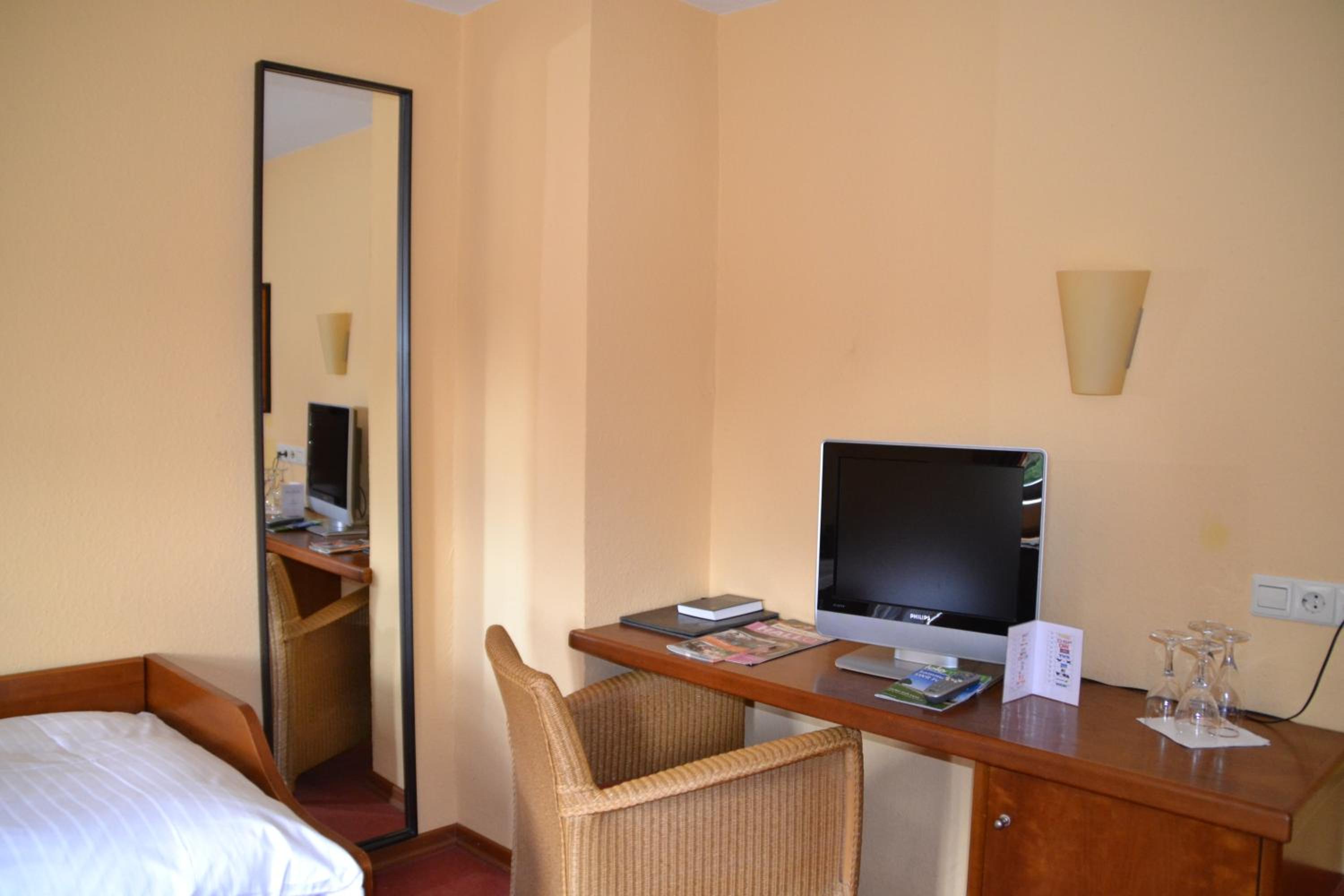 Twin Room - Photo 3