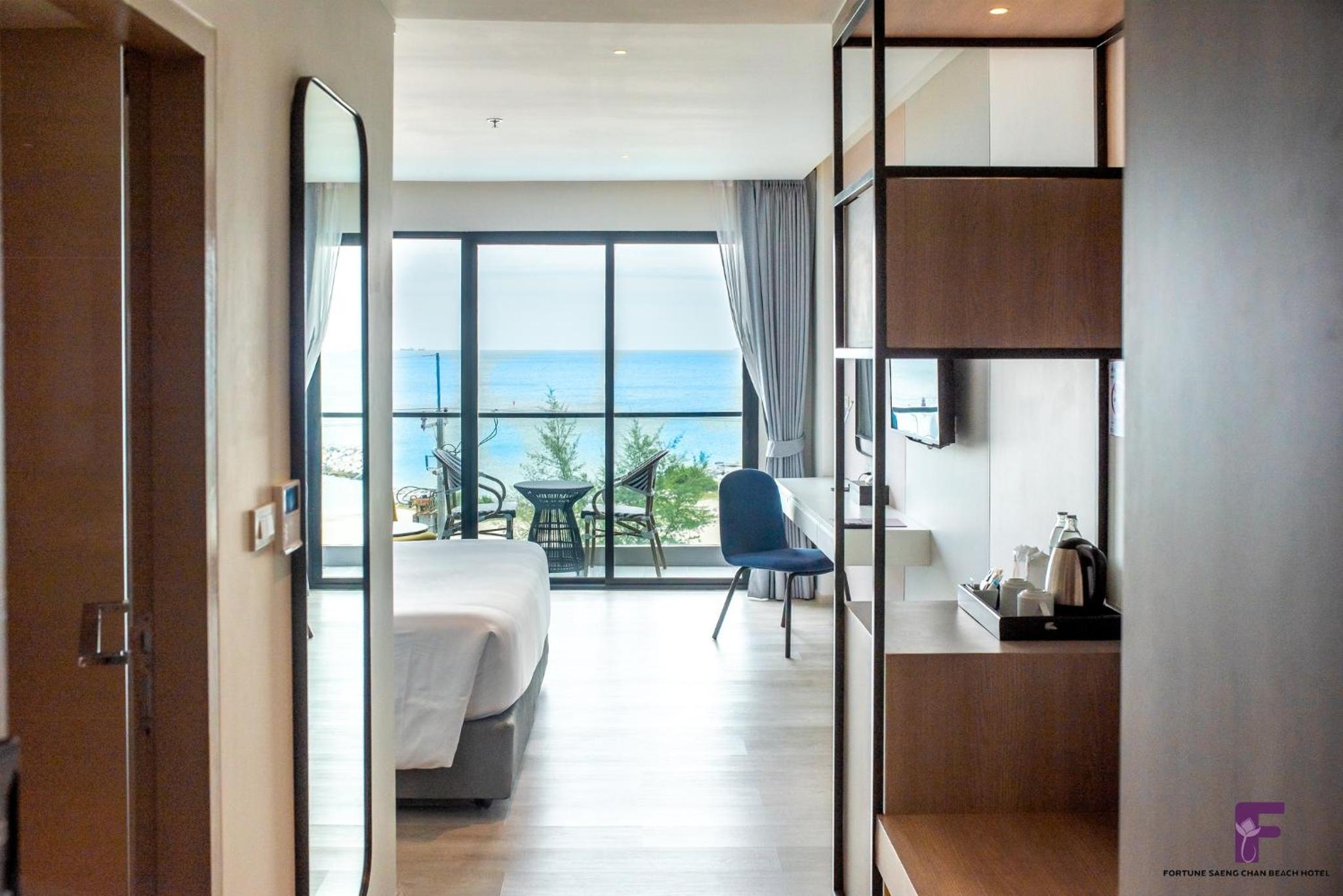Deluxe Double or Twin Room with Sea View - Photo 4