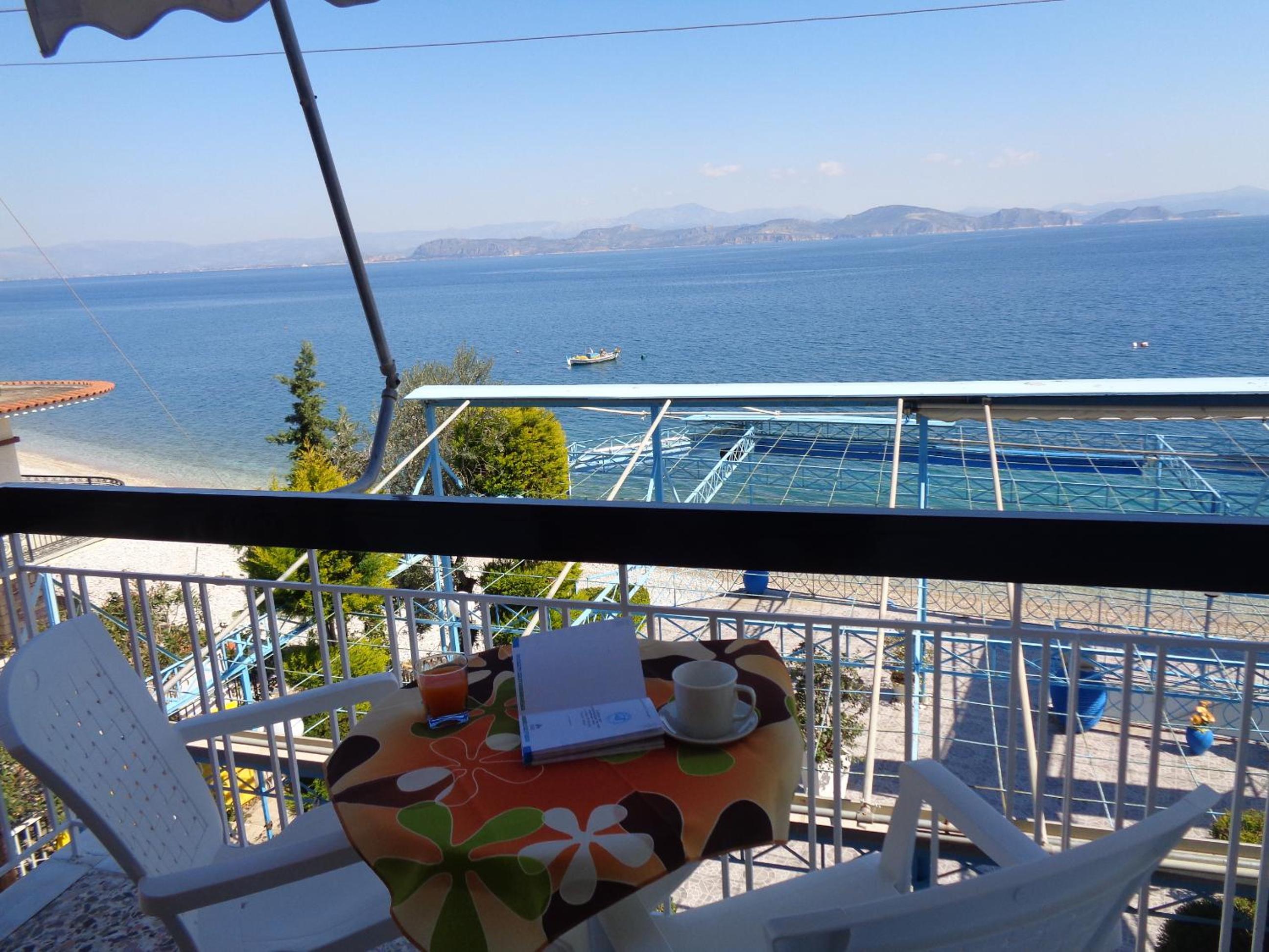 One-Bedroom Apartment with Balcony and Sea View photo 2