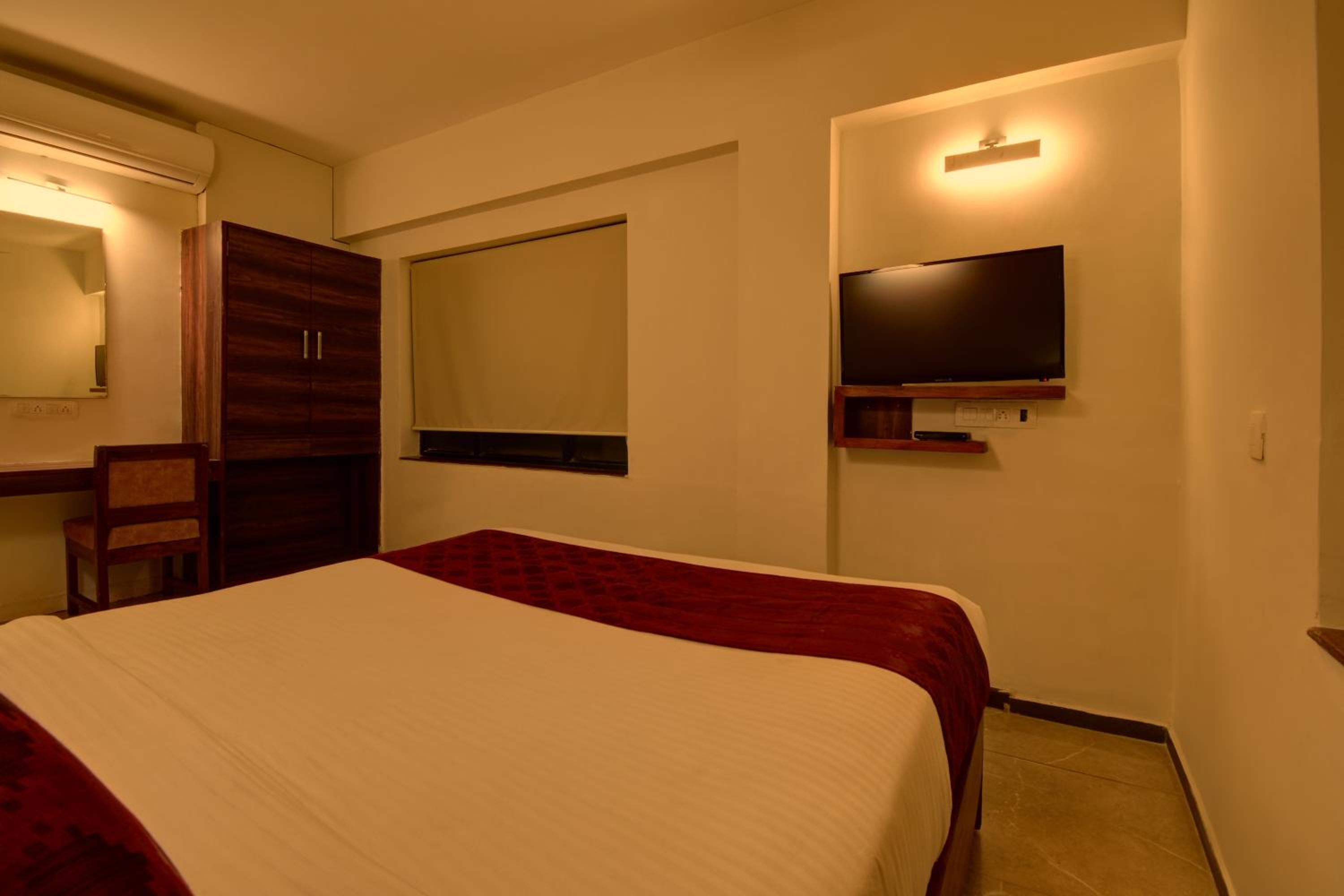 Deluxe Room - Photo 5
